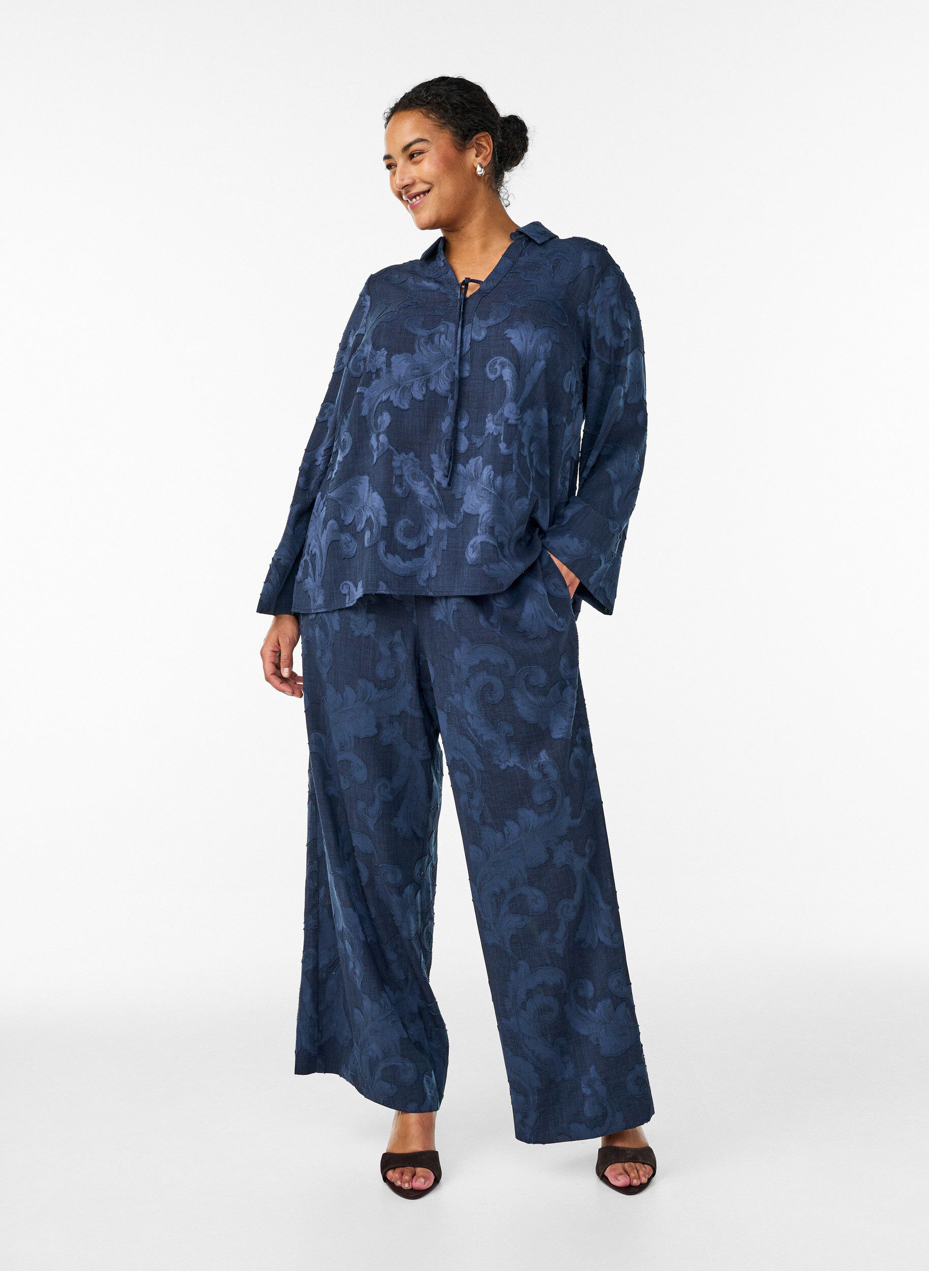 Zizzi Bluzka z fakturowanym wzorem i dekoltem w ksztalcie litery V, Niebieskie, Model image number 1