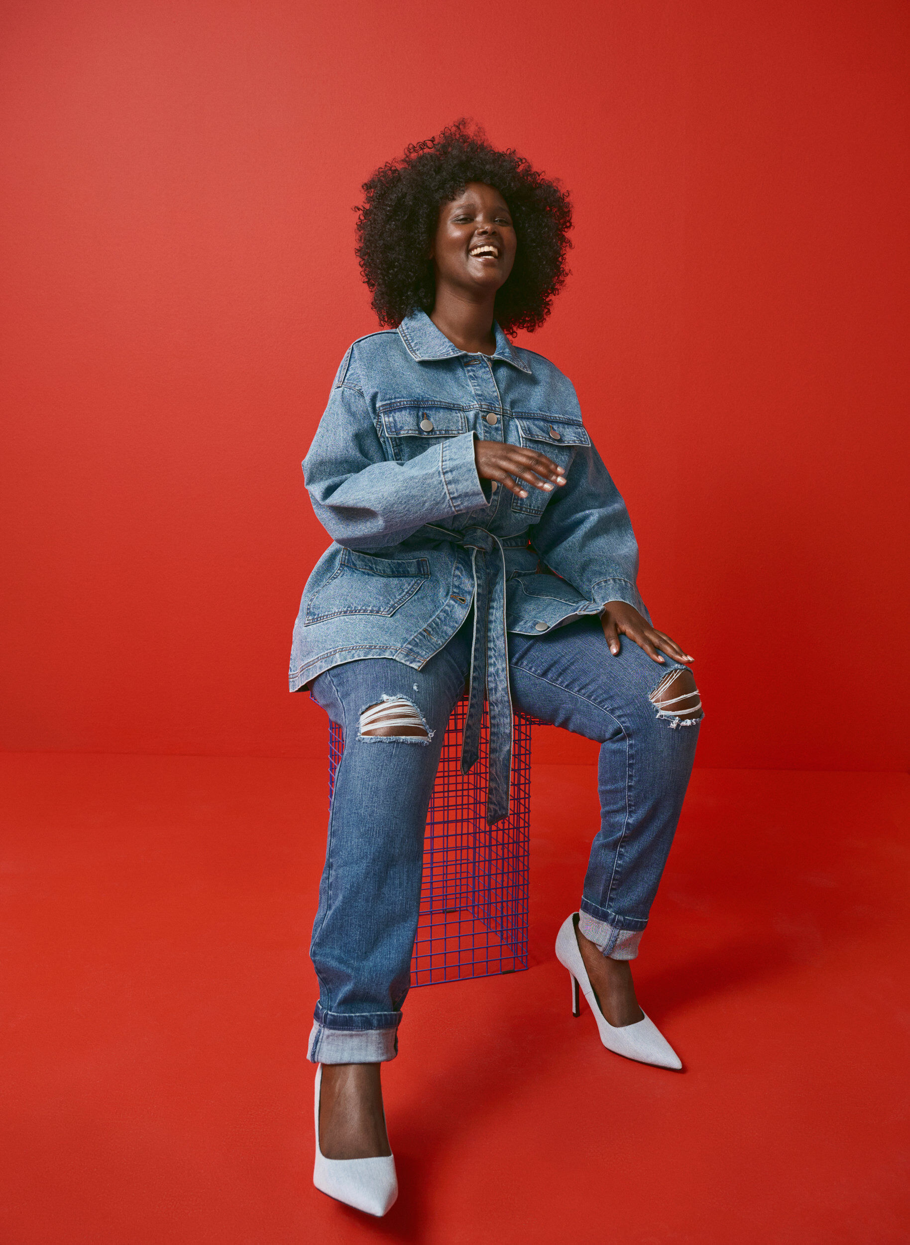 Zizzi Bardzo waskie jeansy Amy z&nbsp;przetarciami, Blue Denim, Image image number 0