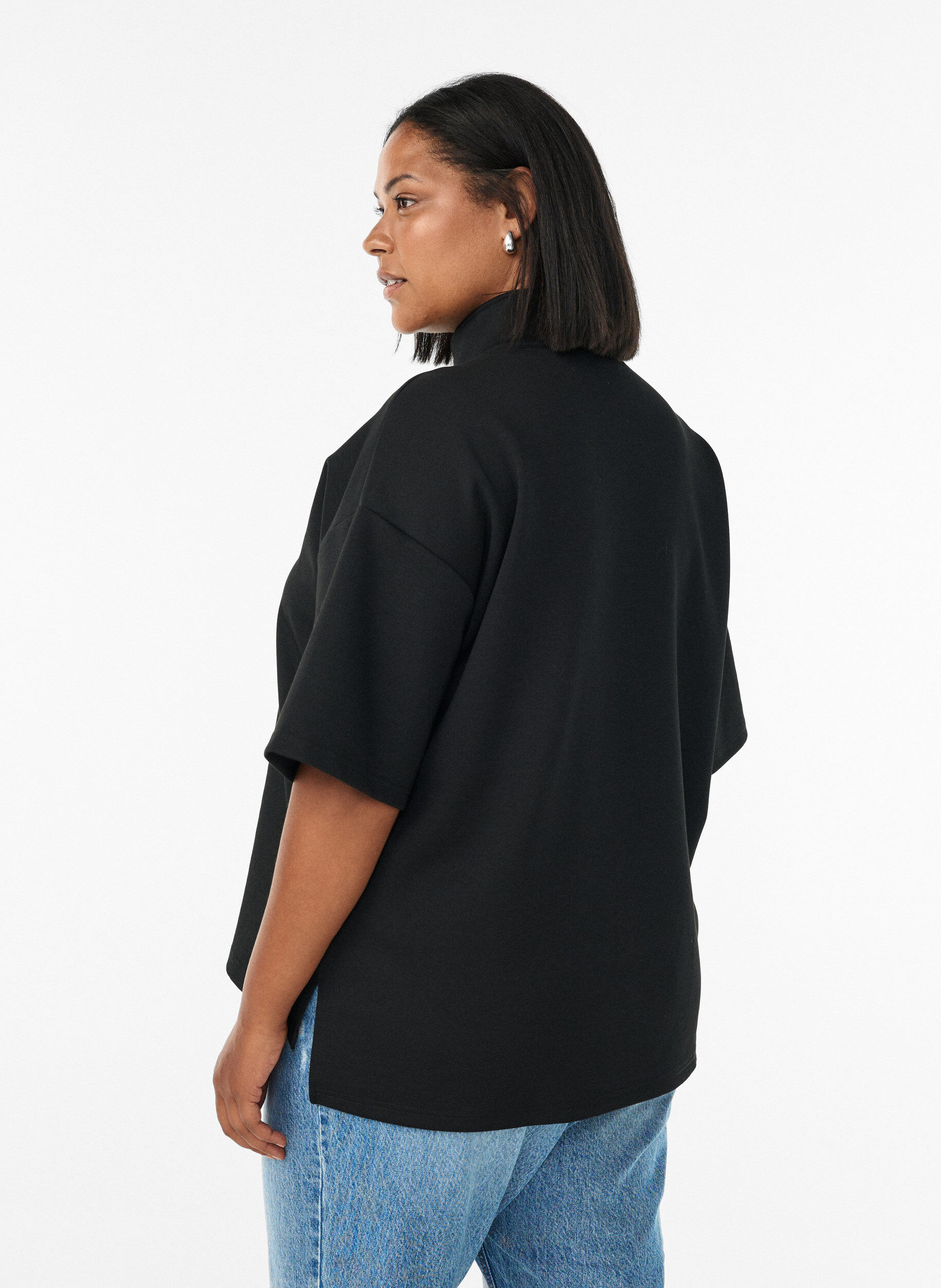 Zizzi Bluza z kr&oacute;tkim rekawem i wysokim kolnierzem, Czarne, Model image number 2