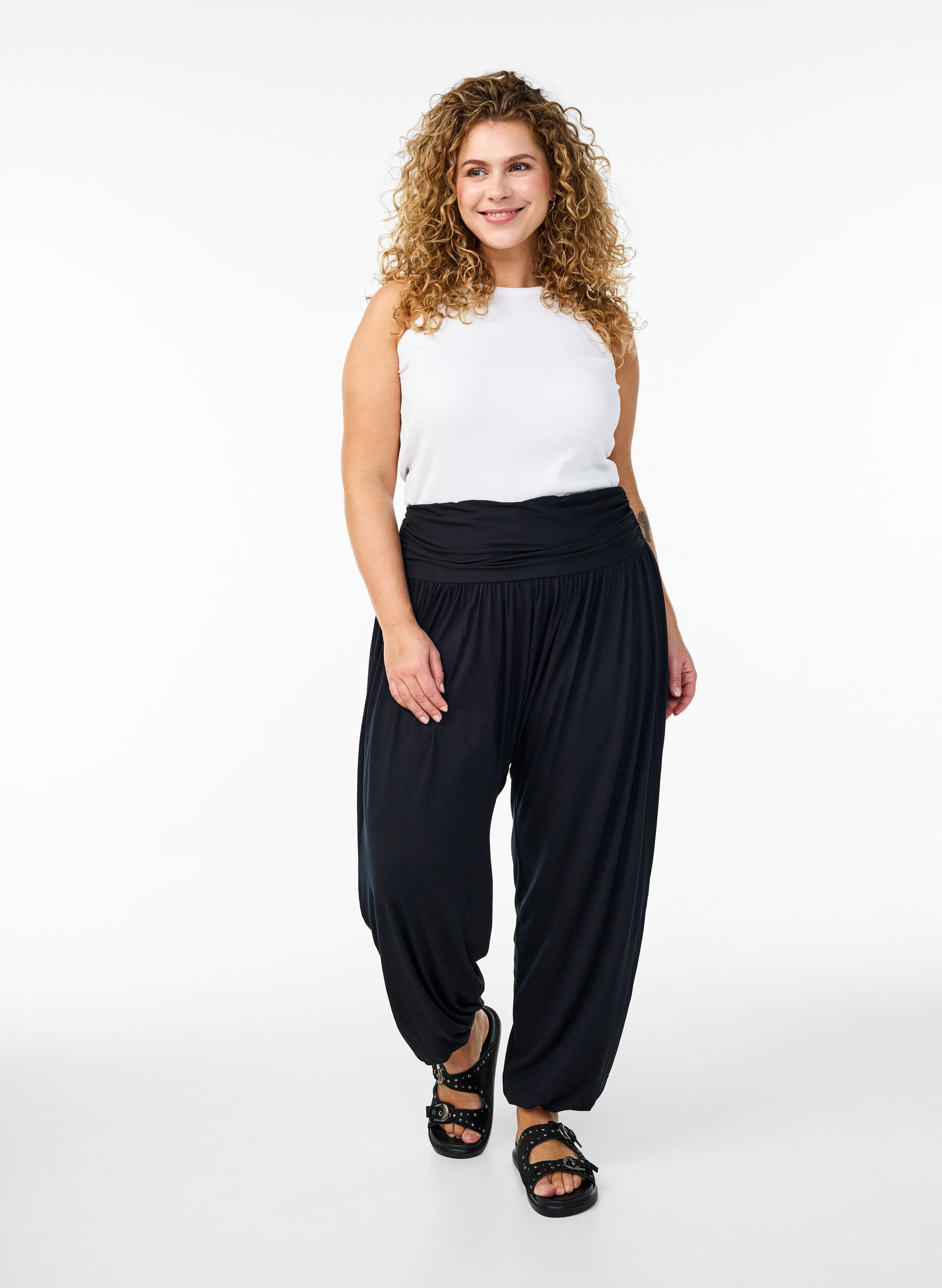 Luzne spodnie haremowe, Czarne, Model