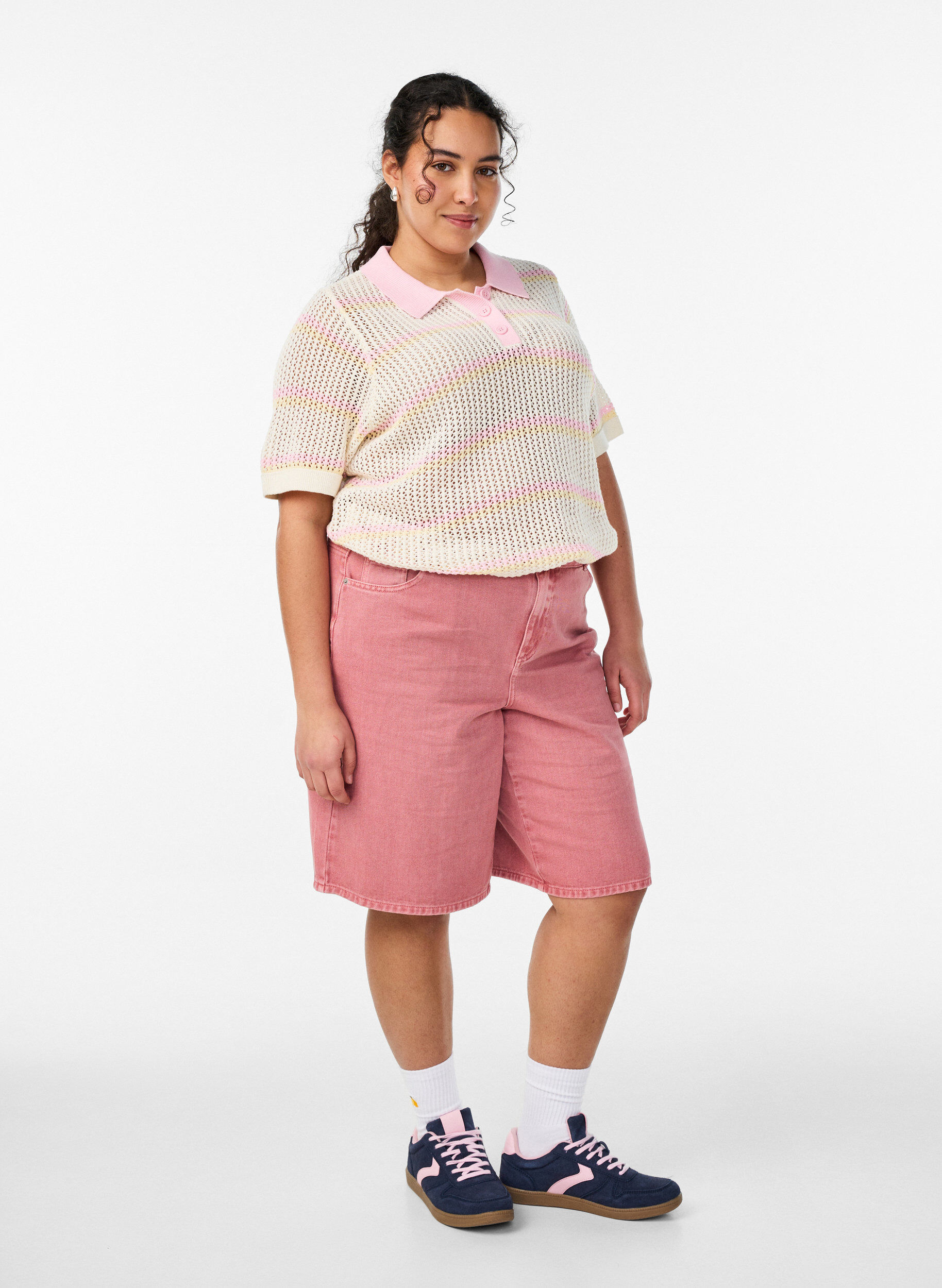 Zizzi Polo dzianinowe z haftami oczka i paskami, Biały, Model image number 1