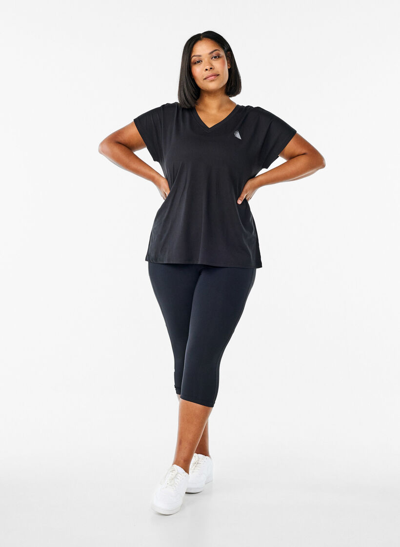Luzna koszulka treningowa z dekoltem w szpic, Czarne, Model
