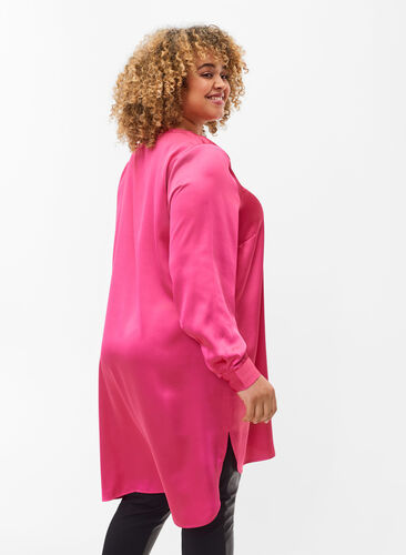 Dluga blyszczaca koszula z rozcieciem, Pink Flambé, Model image number 1