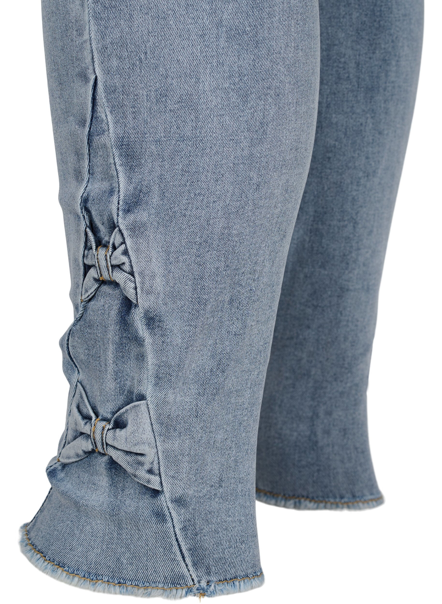 Zizzi Cropped Amy jeans with bows, Light blue, Packshot image number 3