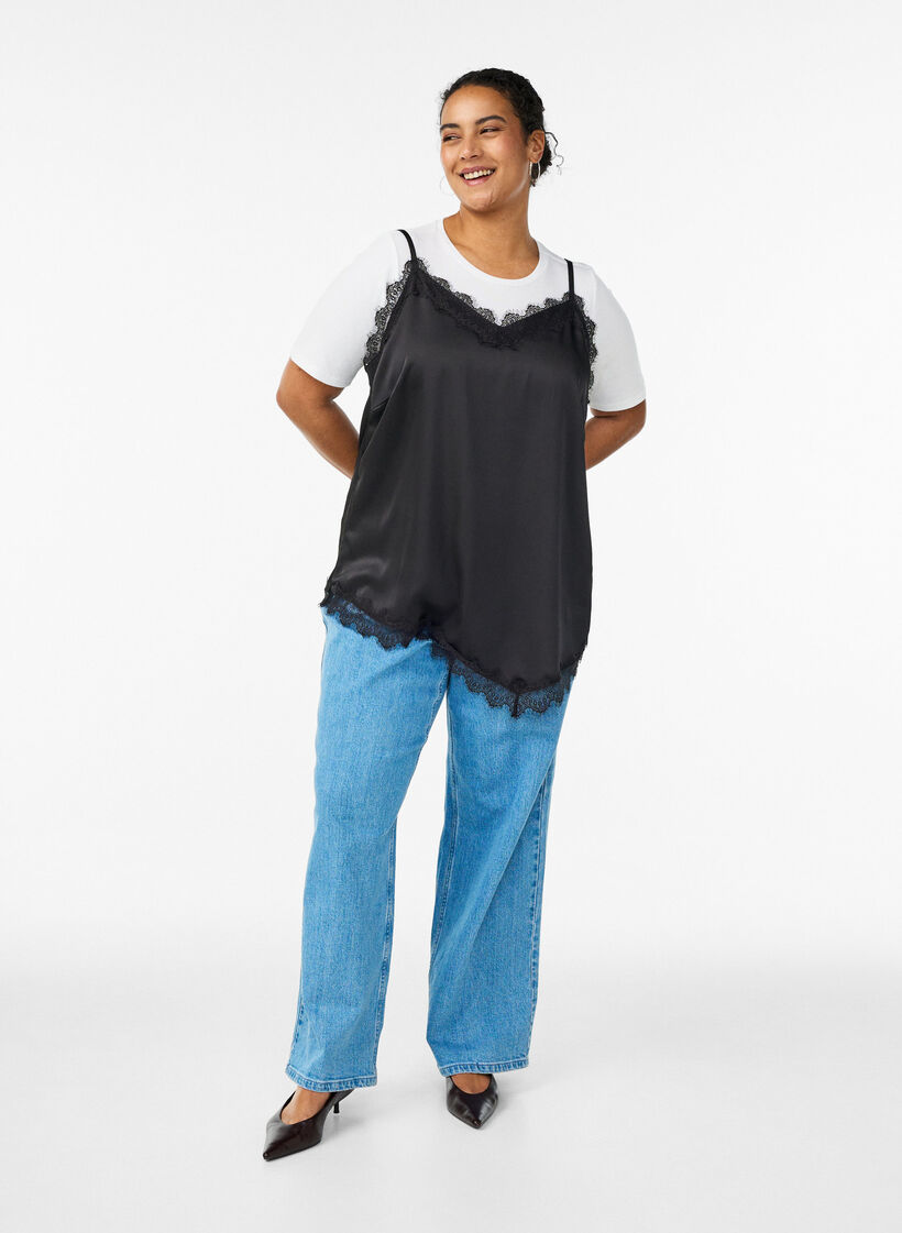 Bluzka satynowa z koronkowym wykonczeniem i asymetrycznym dolem, Czarne, Model image number 1
