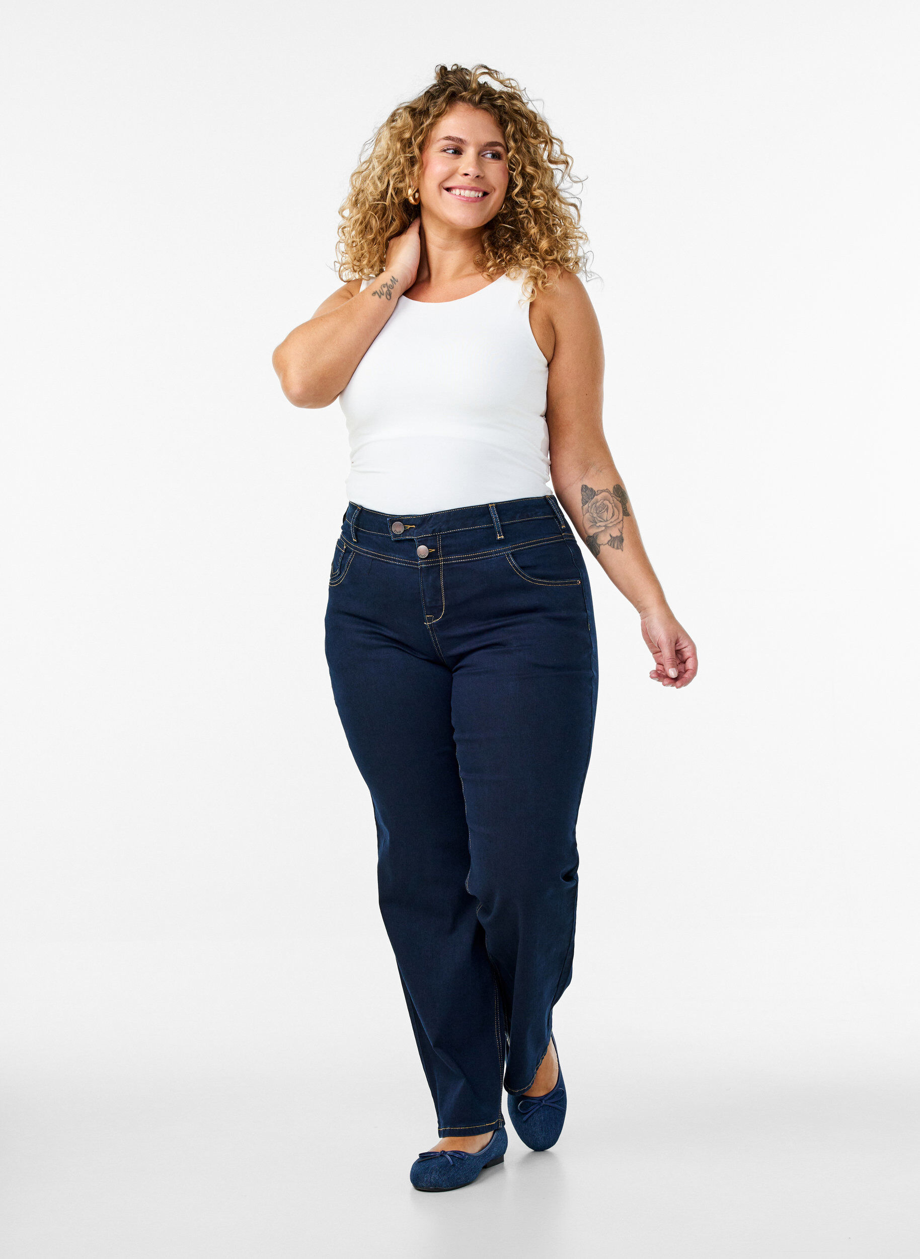  Jeansy Gemma z regularnym krojem i wysoka talia, Niebieskie, Model