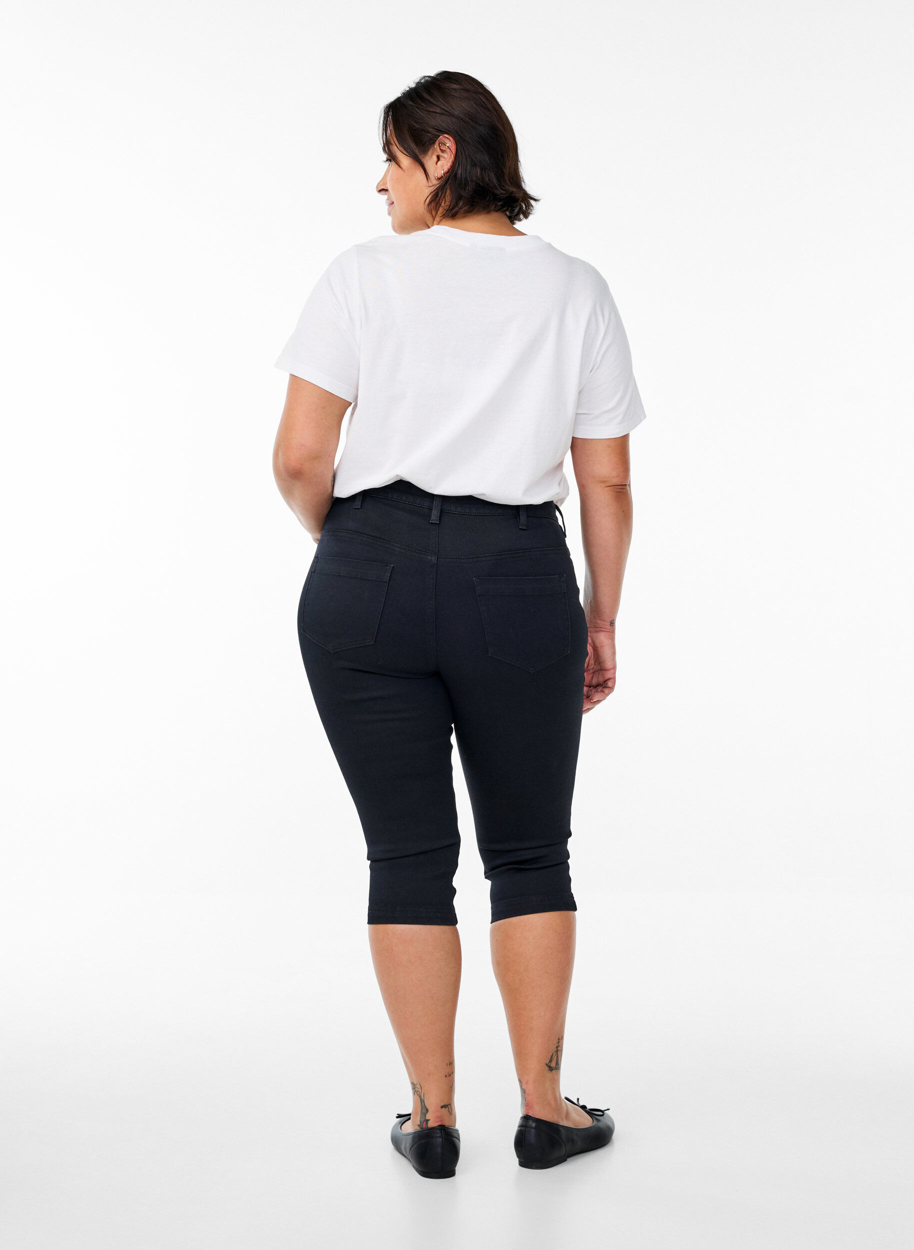 ZizziAmy capri jeans z wysokim stanem i bardzo dopasowanym krojem, Czarne, Model image number 1