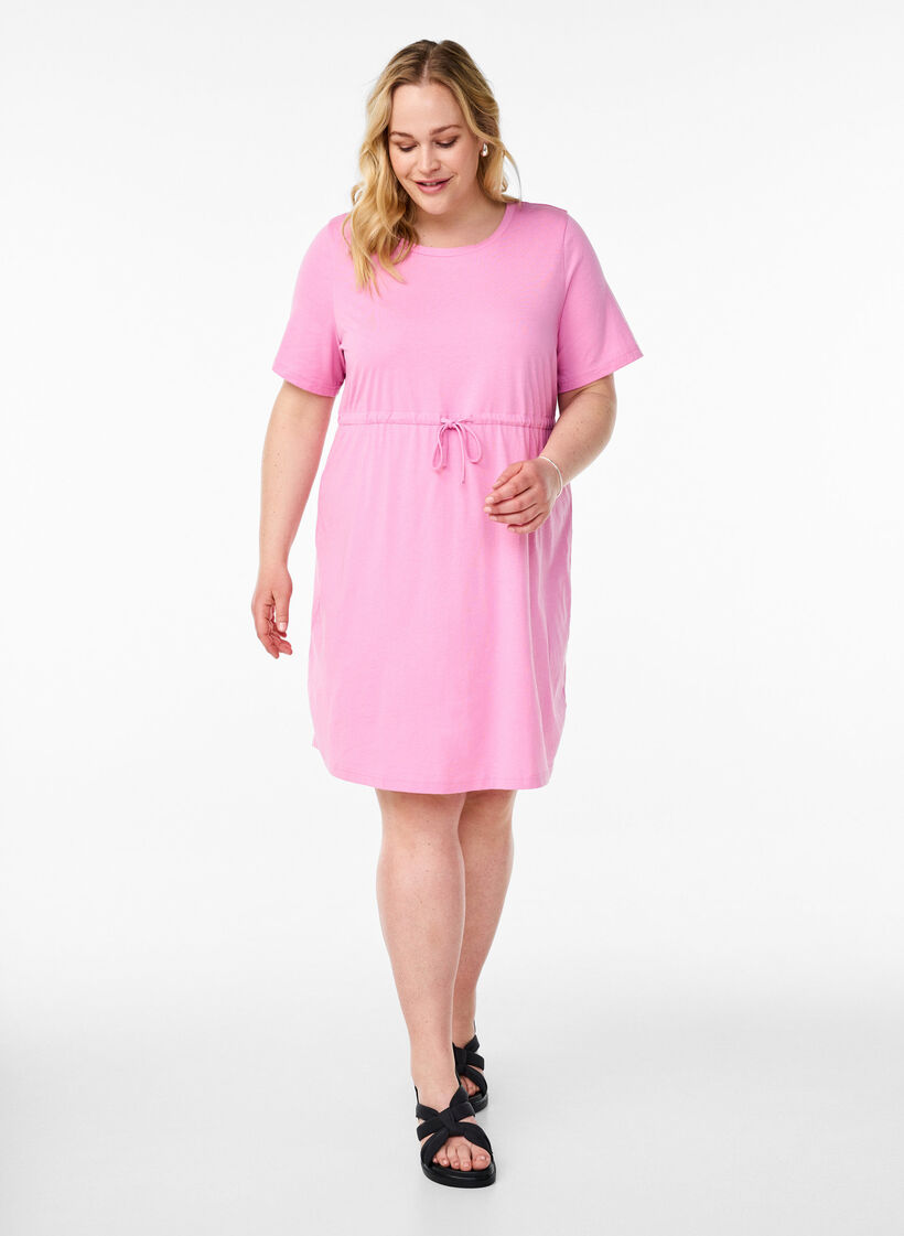 FLASH - Krótka sukienka T-shirtowa z wiazanym paskiem, Różowy, Model image number 1