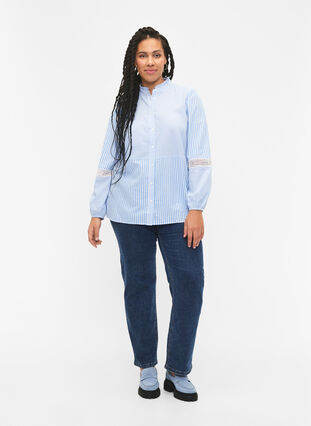 Bluzka koszulowa z kolnierzykiem z falbanami i szydelkowym paskiem, Marina W. Stripe, Model image number 3
