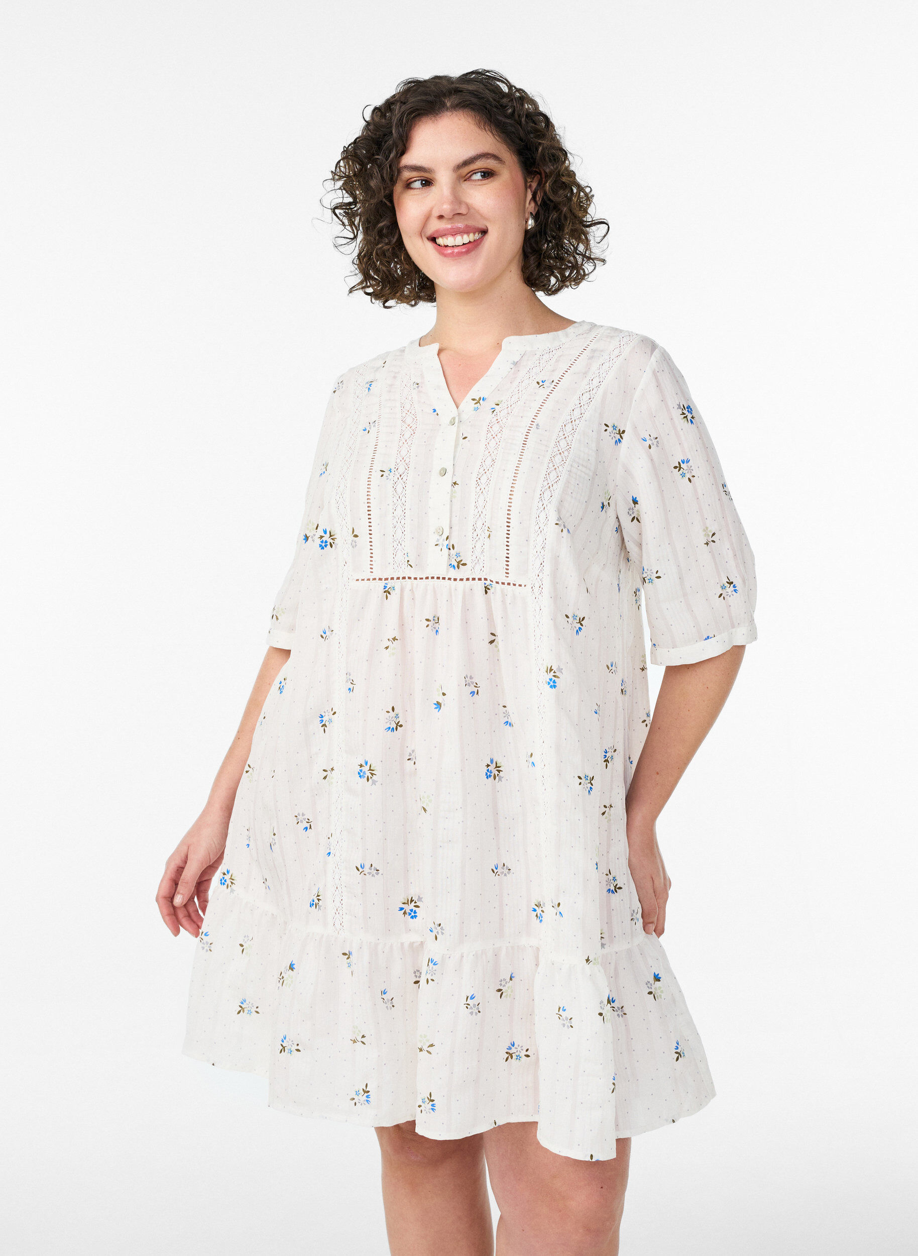 ZizziKr&oacute;tka, trapezowa sukienka z wiskozy z koronkowym wykonczeniem, Biały, Model image number 0