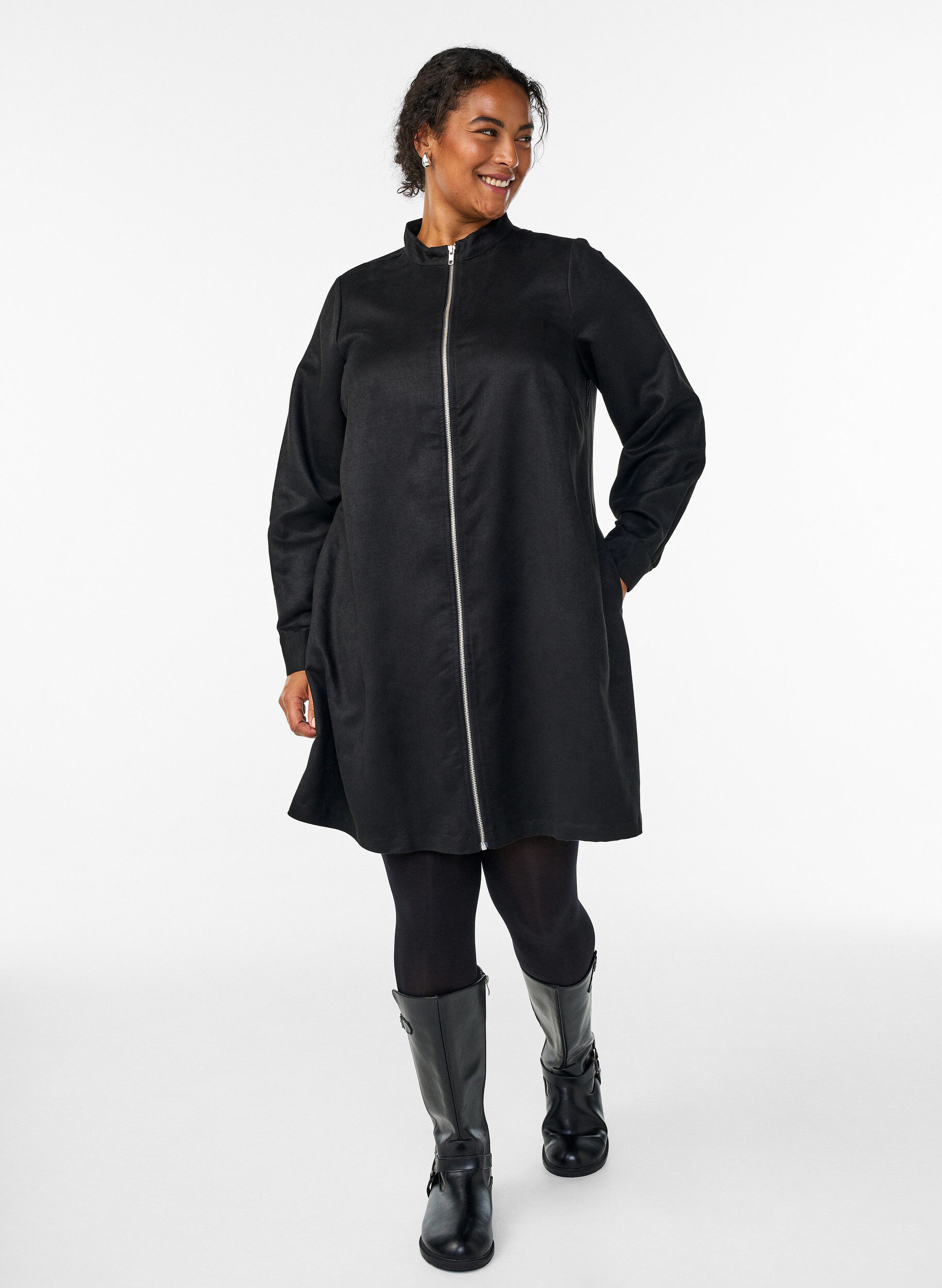 Zizzi Dluga koszula z imitacji zamszu z zamkiem, Czarne, Model image number 1