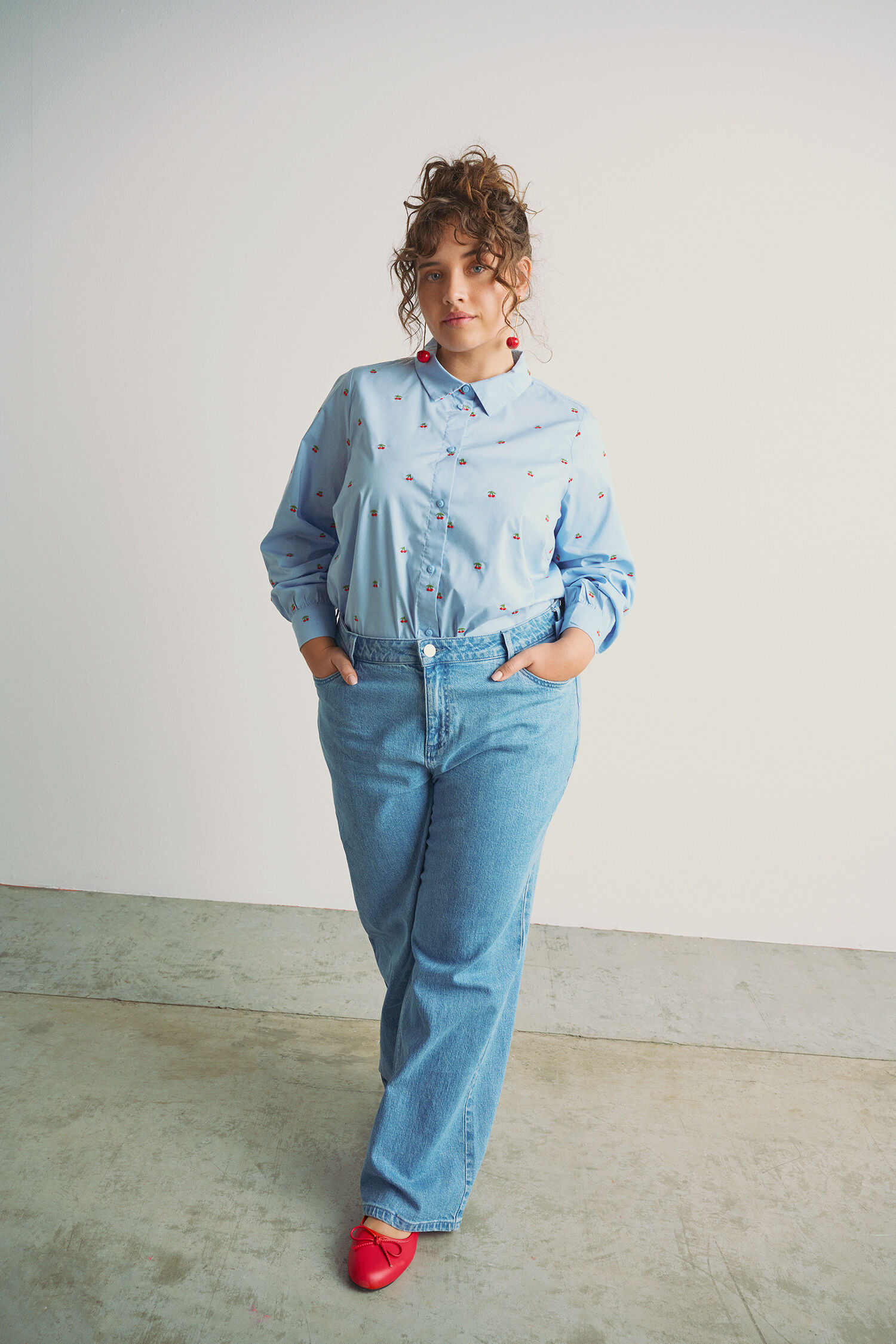 Koszula z wiśniami, , Model