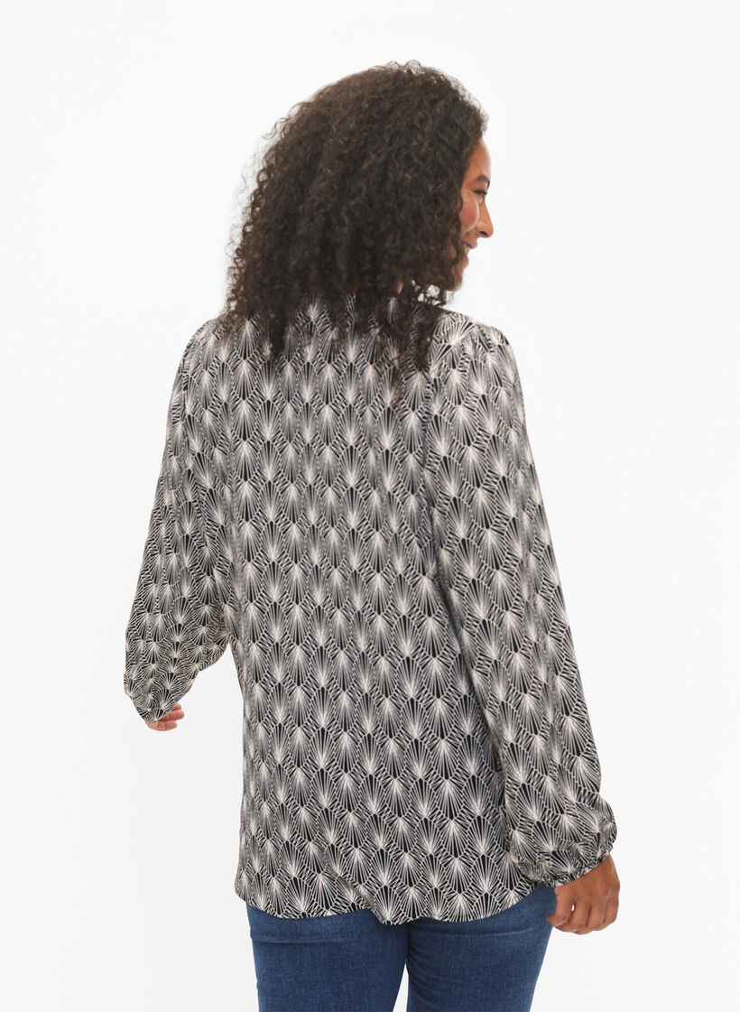 Bluzka koszulowa z dekoltem w serek i nadrukiem, Birch Graphic AOP, Model image number 1