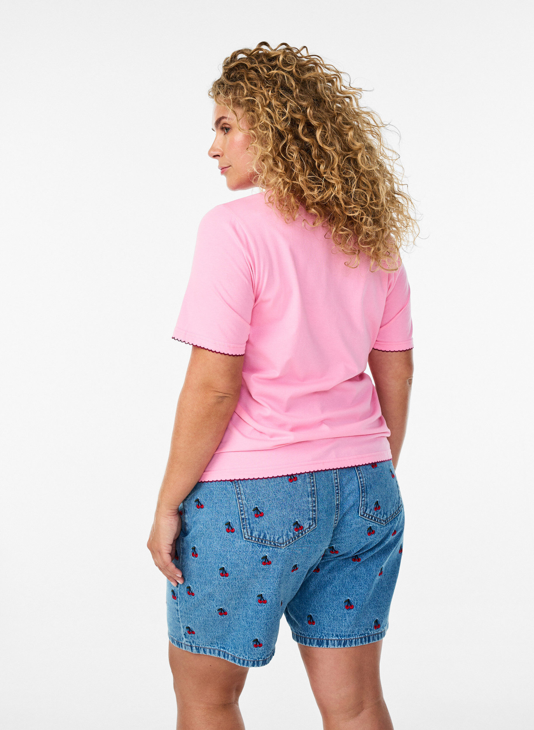 Zizzi Naszyte szorty jeansowe, Niebieskie, Model image number 2