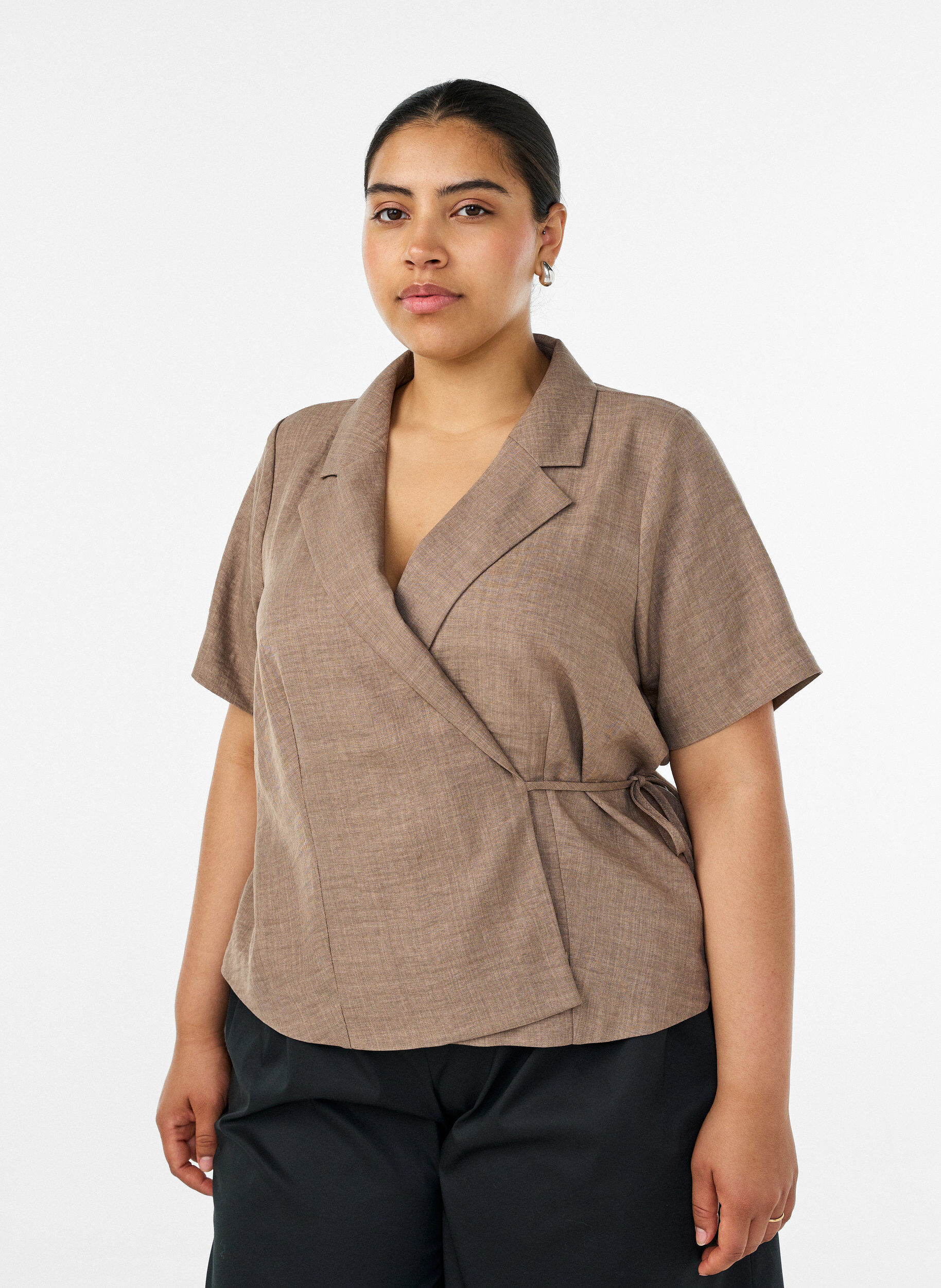 ZizziKoszula w stylu wrapowo-krawata zawiazywana na szyi, Brązowy, Model image number 0