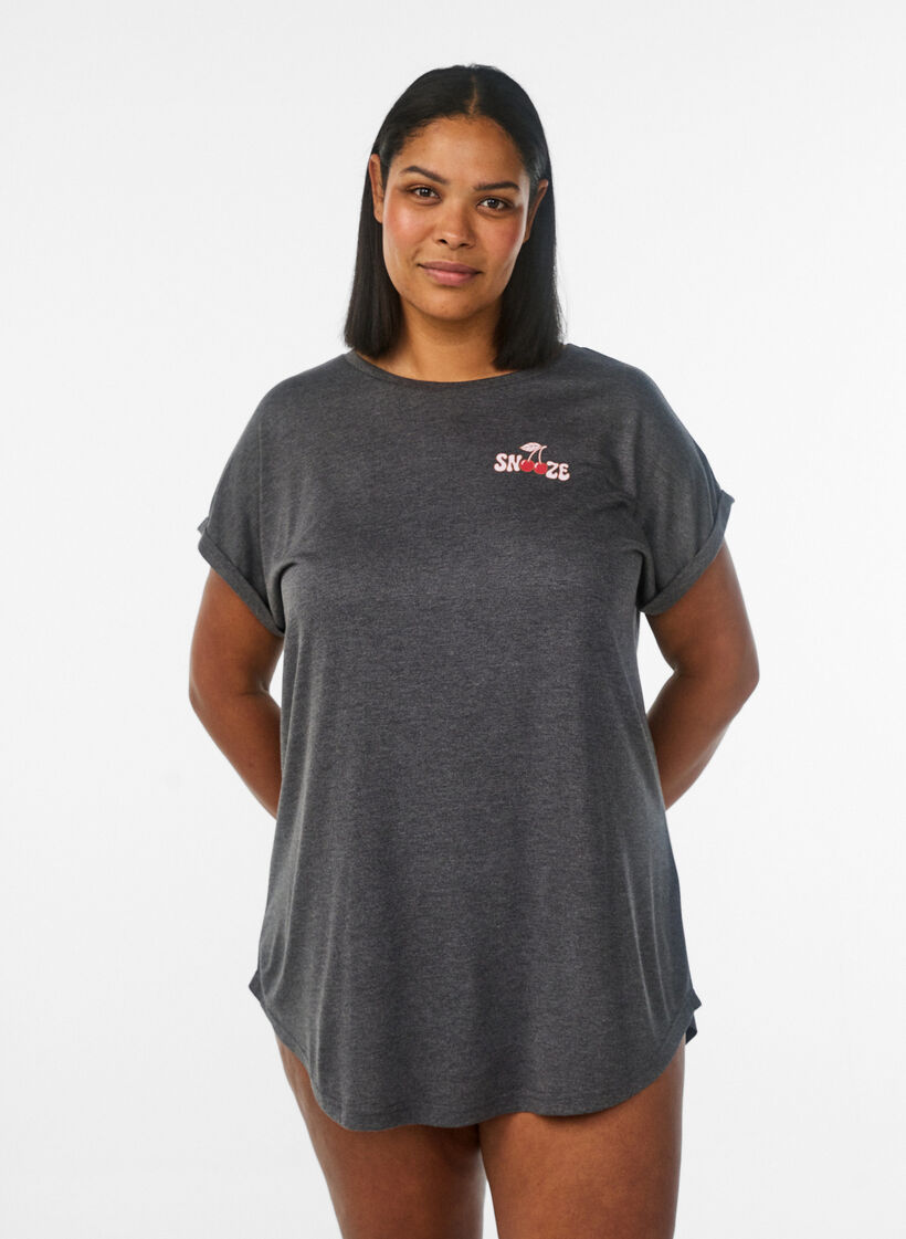 Koszula nocna z kr&oacute;tkim rekawem i nadrukiem tekstowym, Czarne, Model image number 0