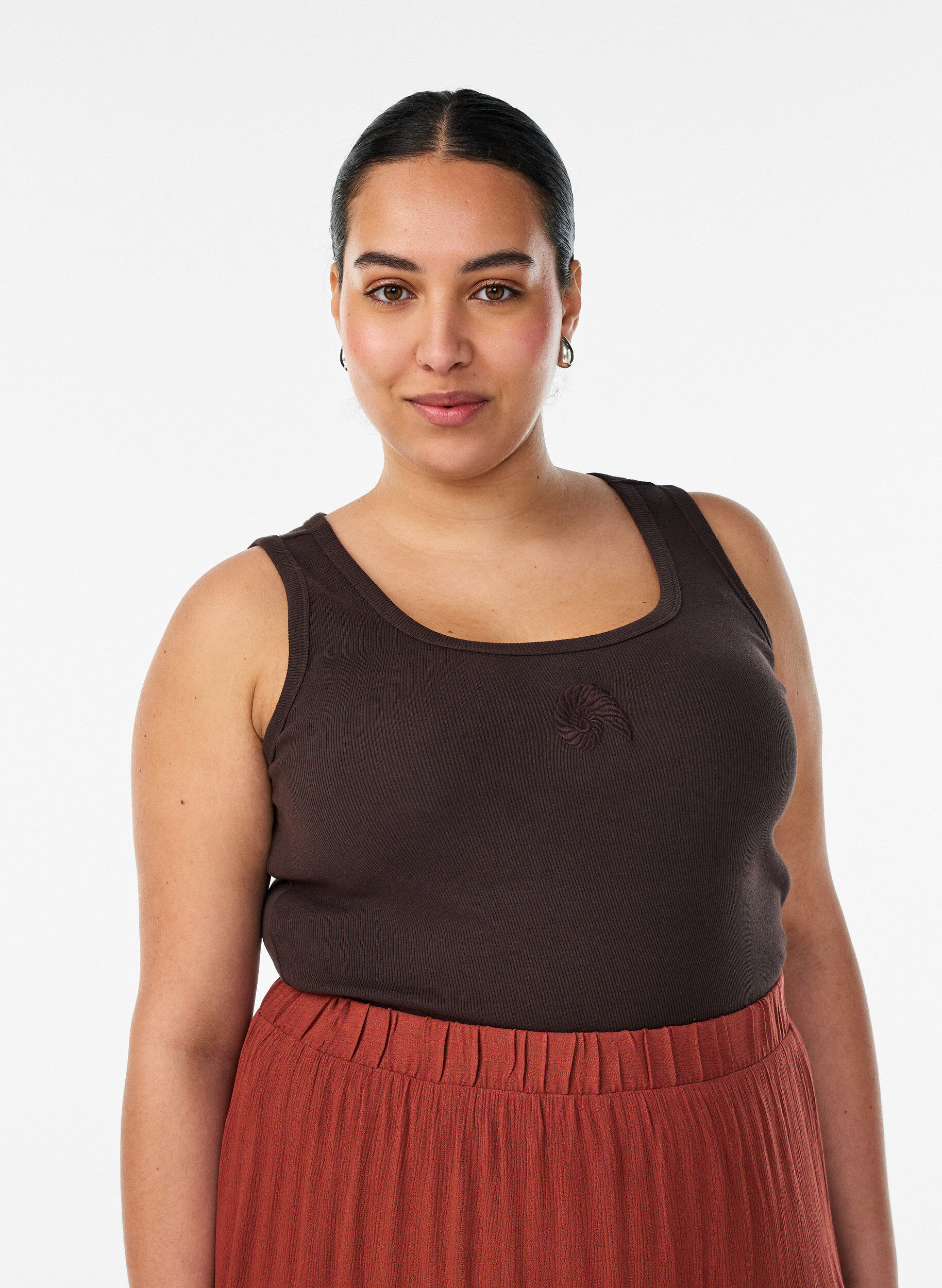 Dopasowany top z motywem, Brązowy, Model