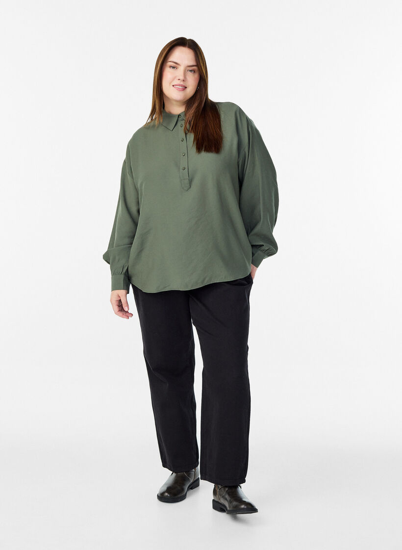 Bluzka koszula z ozdobnym zapieciem na guzik z tylu, Zielony, Model image number 1