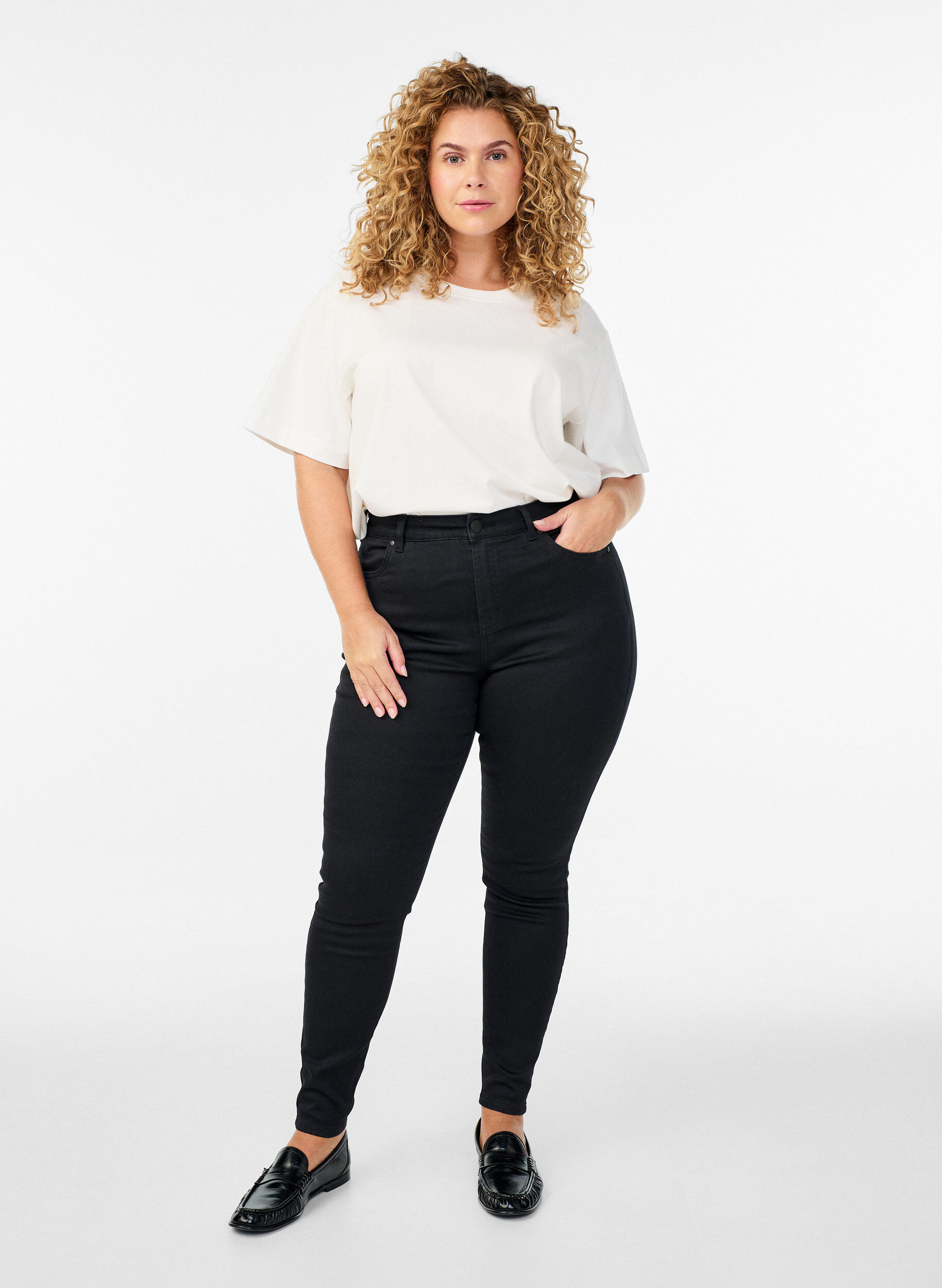 Jeansy Amy super slim z wysokim stanem, Czarne, Model