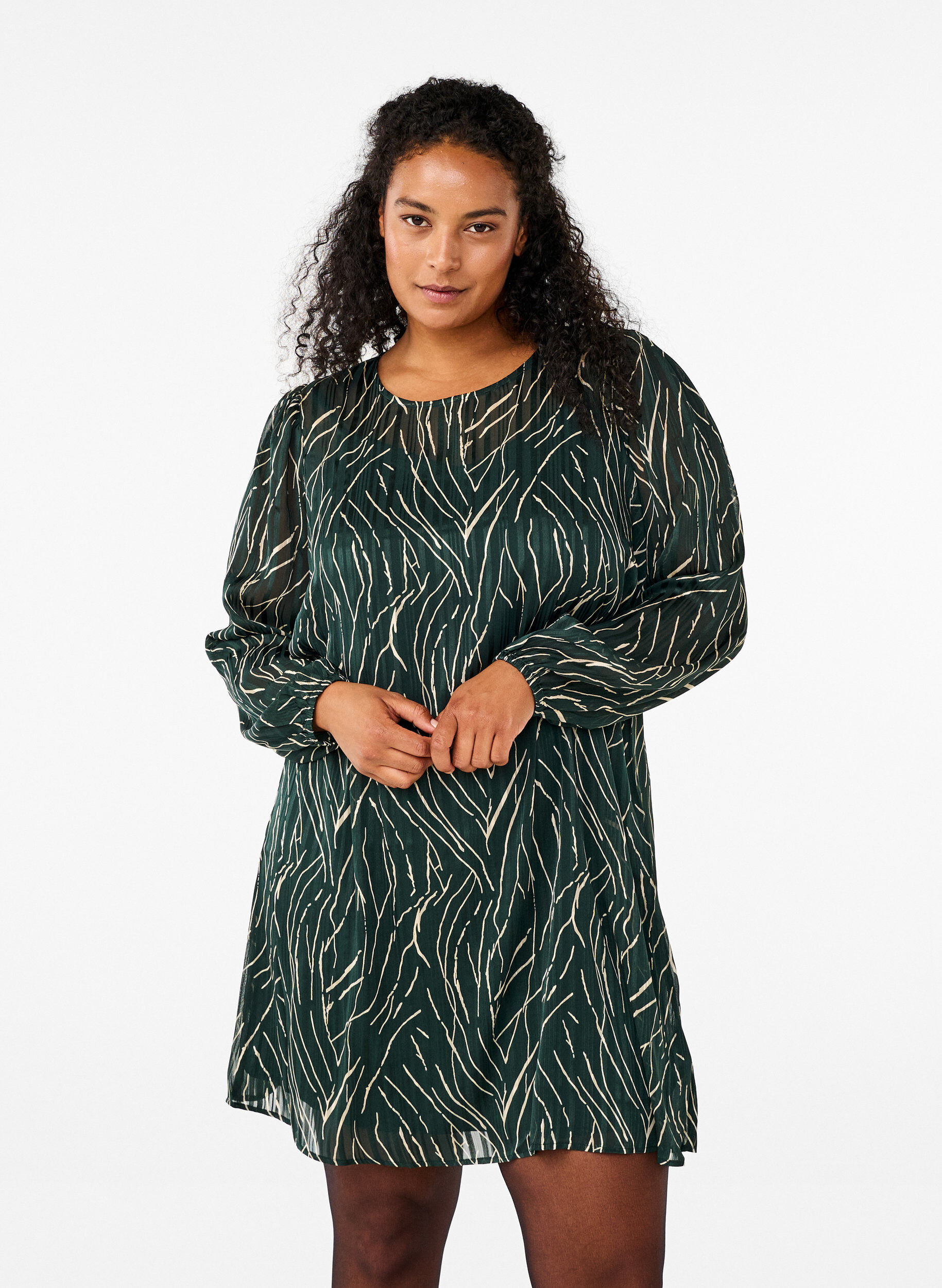 Zizzi Kr&oacute;tka sukienka z nadrukiem i okraglym dekoltem, Scarab Safari AOP, Model image number 0