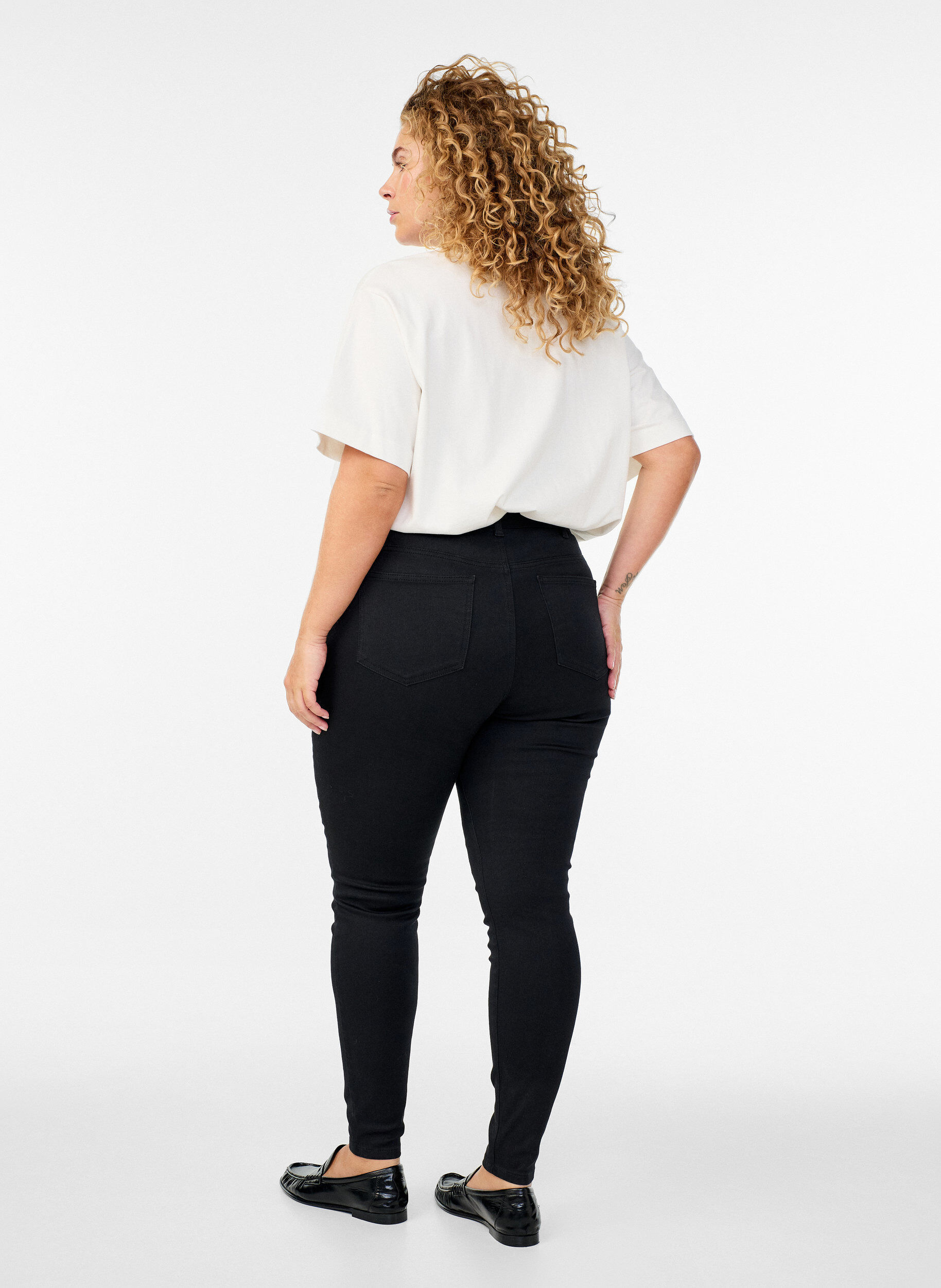 Zizzi Jeansy Amy super slim z wysokim stanem, Czarne, Model image number 1