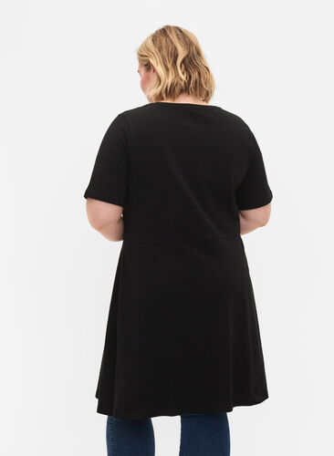 Jednokolorowa bawelniana sukienka z krótkim rekawem, Black, Model image number 1