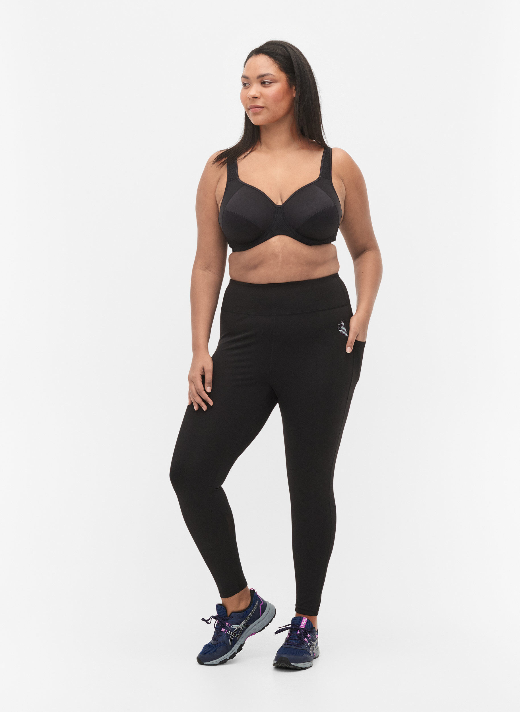 Zizzi CORE, POCKET TIGHTS &ndash; Legginsy sportowe z kieszeniami na bokach, Black, Model image number 4