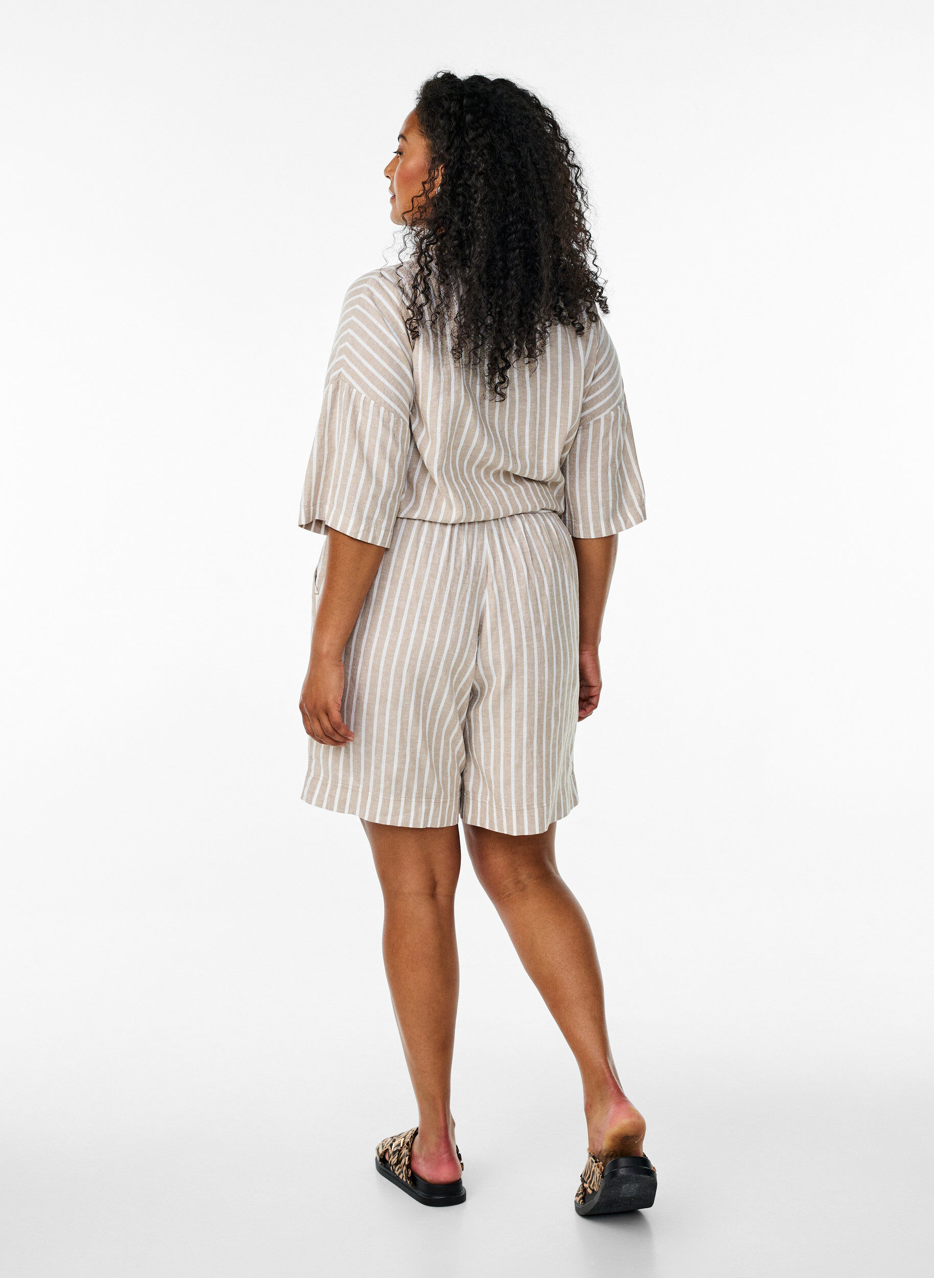 Zizzi Szorty w paski z lnu i wiskozy, Beżowy, Model image number 2