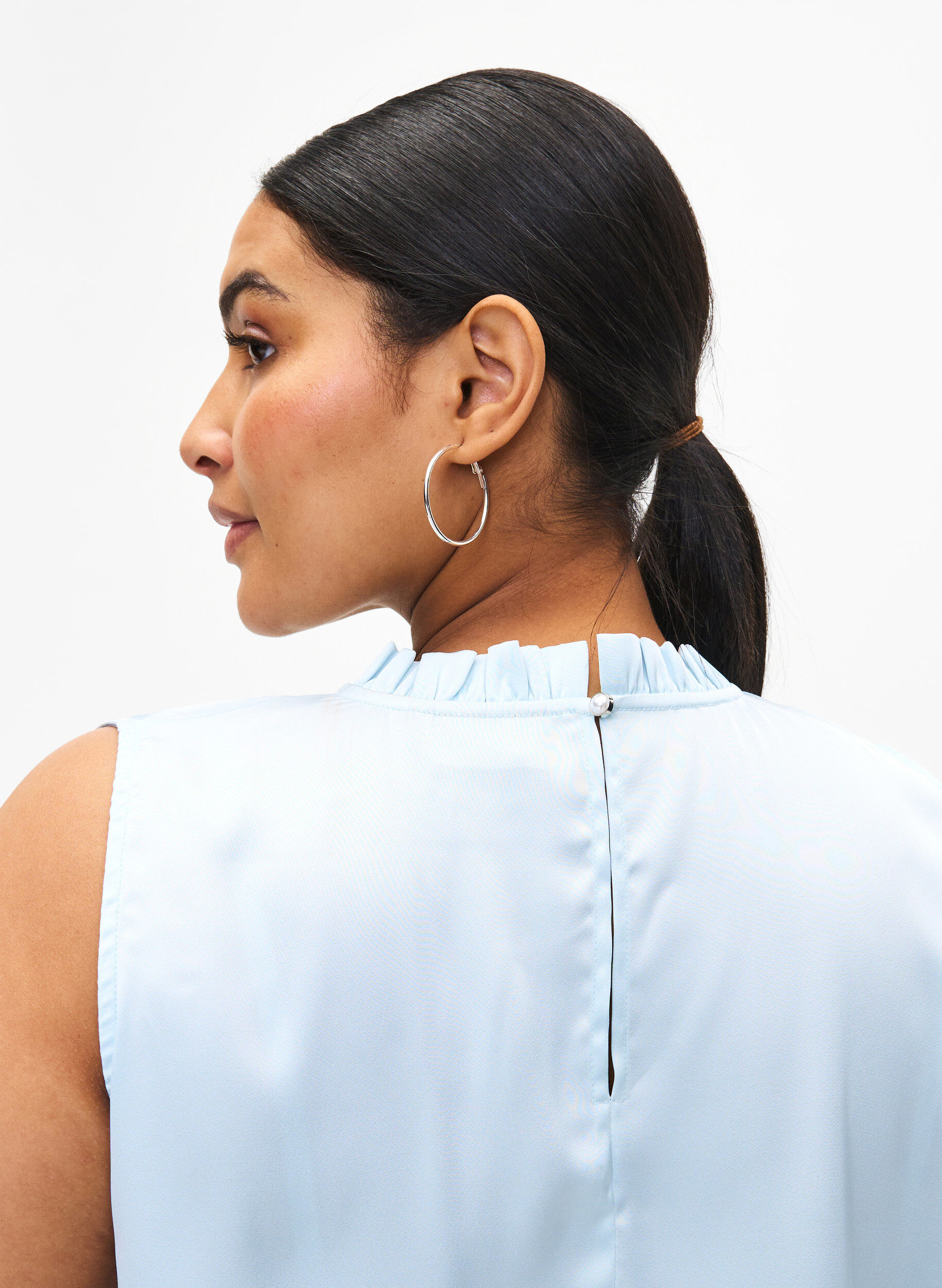 Zizzi Satynowy top z odkrytymi ramionami wiazany na szyi, Delicate Blue, Model image number 2