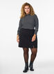 Kr&oacute;tka dzersejowa sp&oacute;dniczka z rozcieciem, Czarne, Model image number 1
