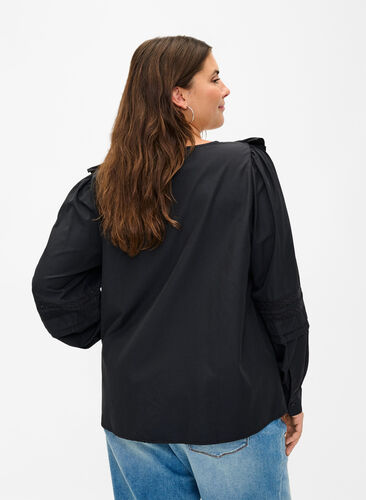 Bluzka z marszczeniami i koronkowym wykonczeniem, Black, Model image number 1
