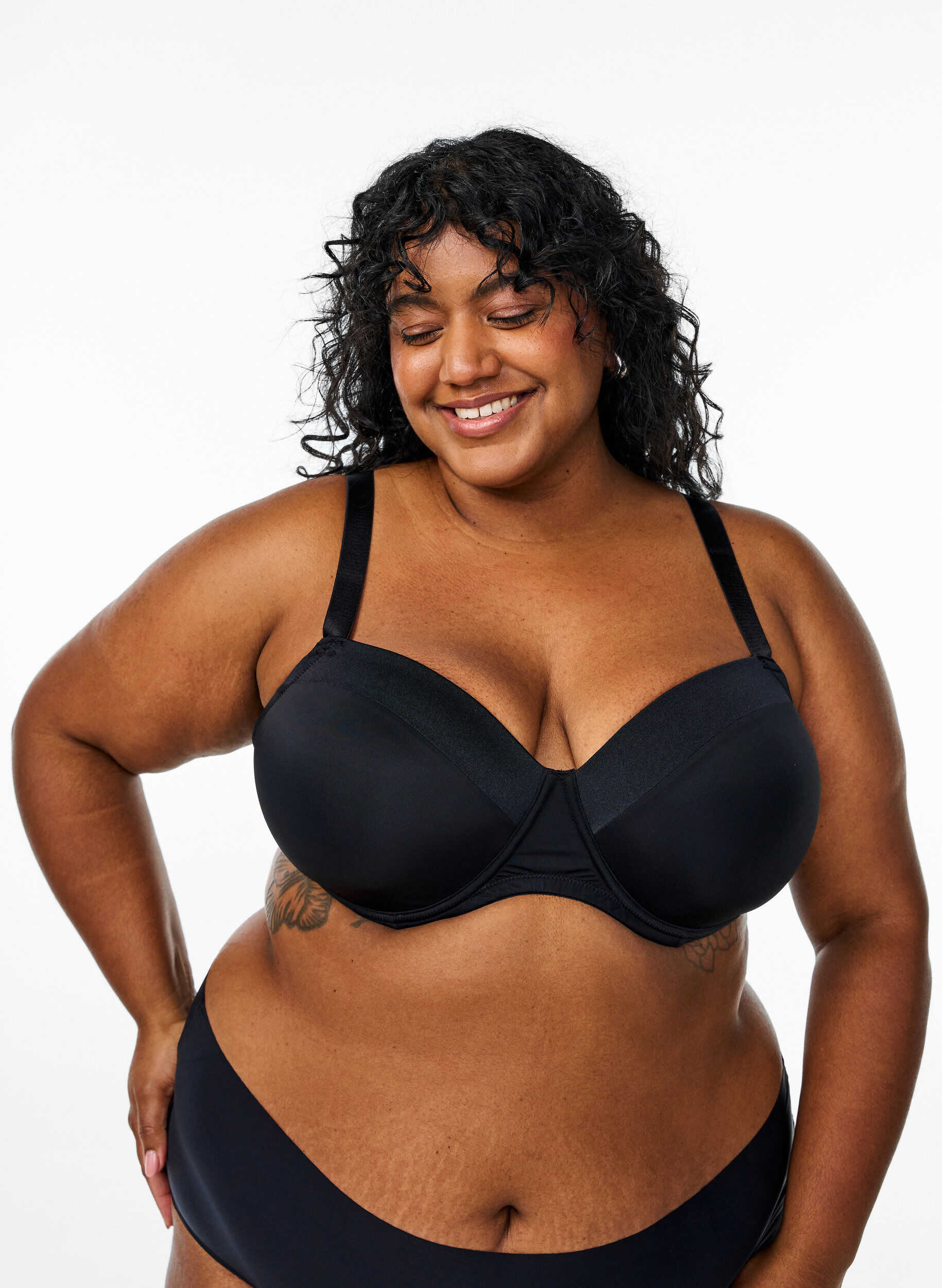 Biustonosz formowany z mikrofibry z satynowymi detalami, Czarne, Model