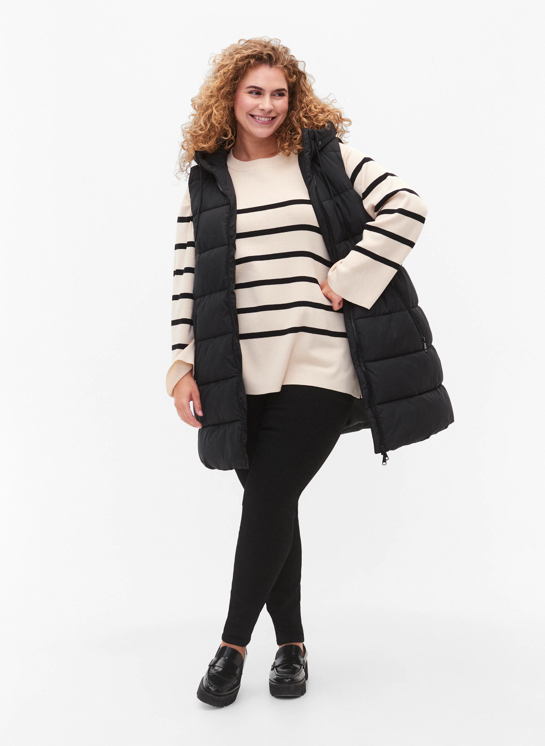 Zizzi Dluga kamizelka z kapturem i kieszeniami, Czarne, Model image number 1