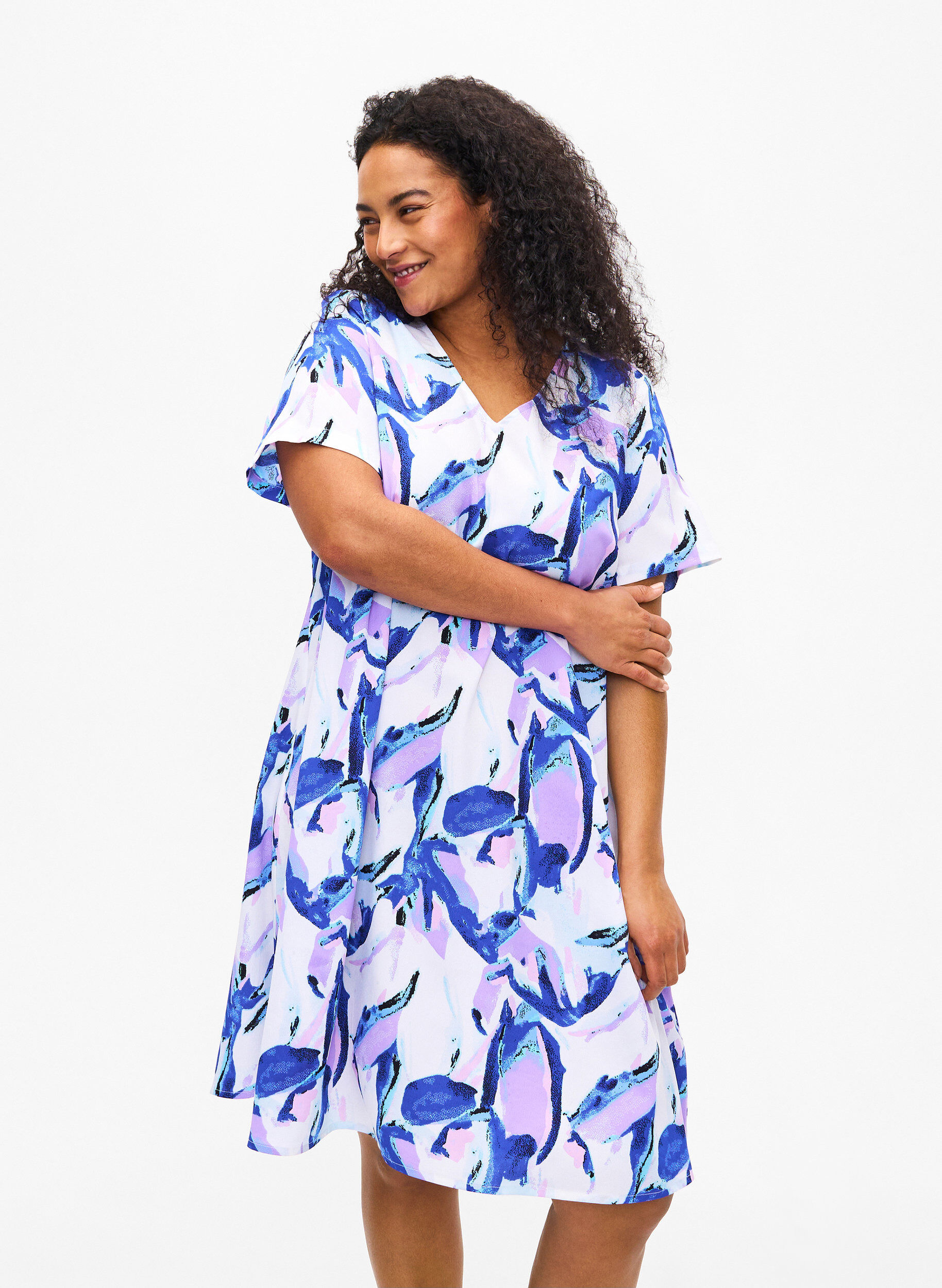 Zizzi FLASH &ndash; sukienka z dekoltem w szpic i z nadrukiem, Snow White Flower, Model image number 0