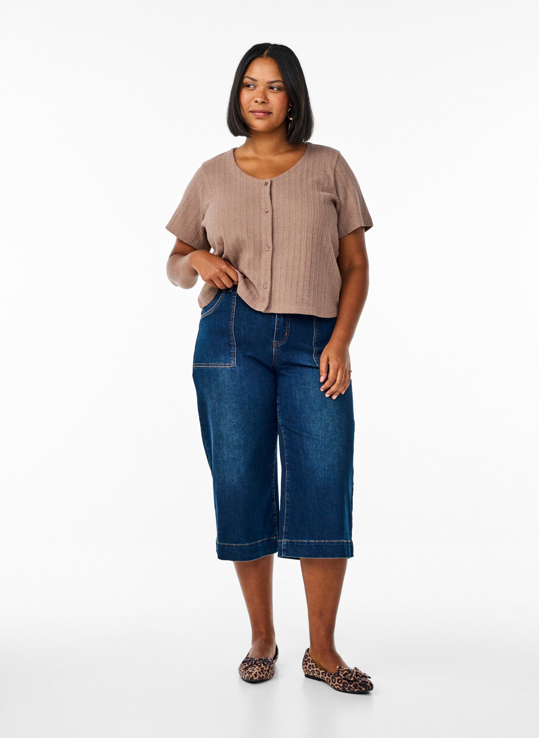 Dzinsowe spodnie 3/4&rsquo; z szerokimi nogawkami, Niebieskie, Model