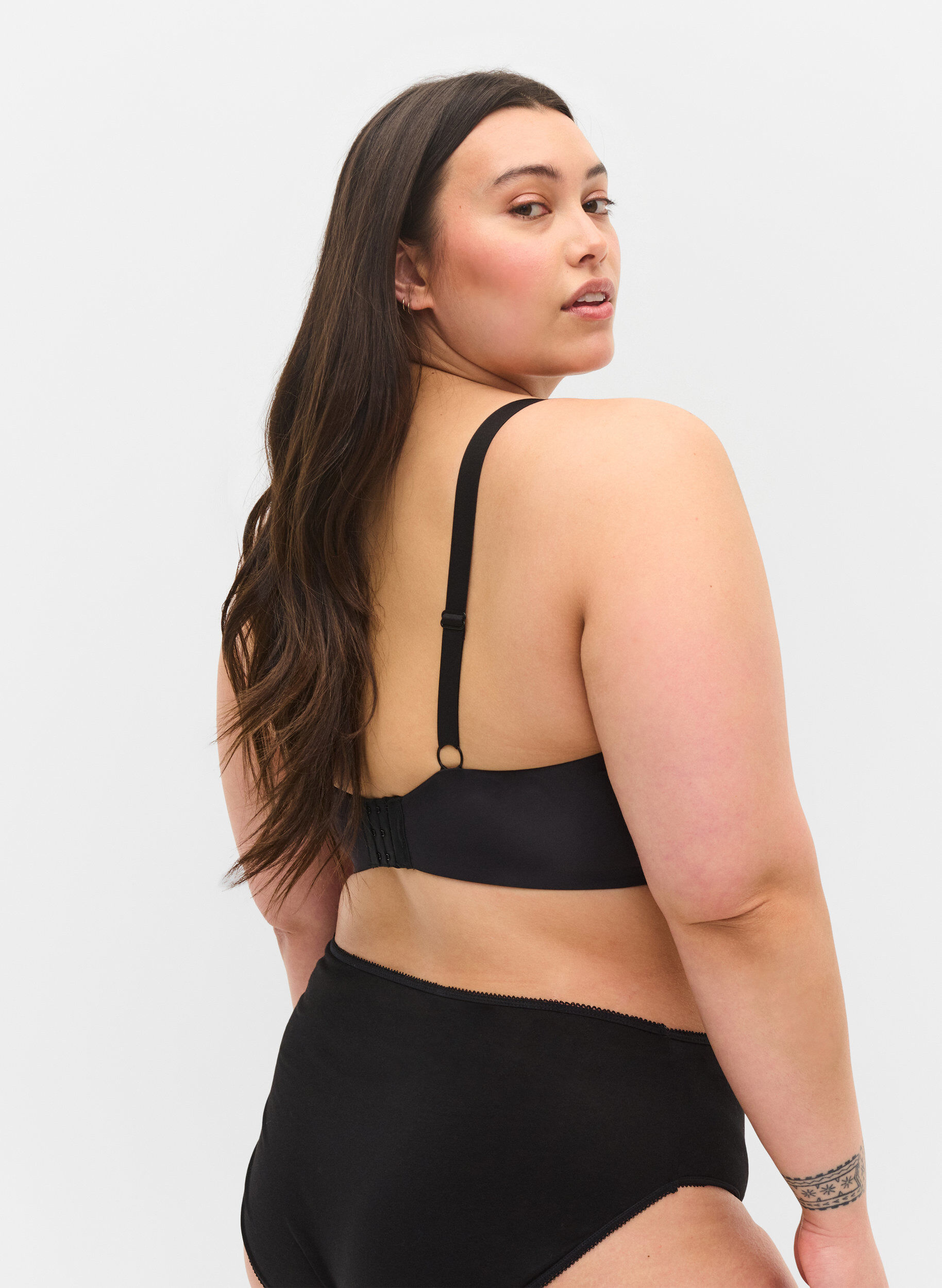 Zizzi Biustonosz z&nbsp;usztywnianymi miseczkami, Czarne, Model image number 1