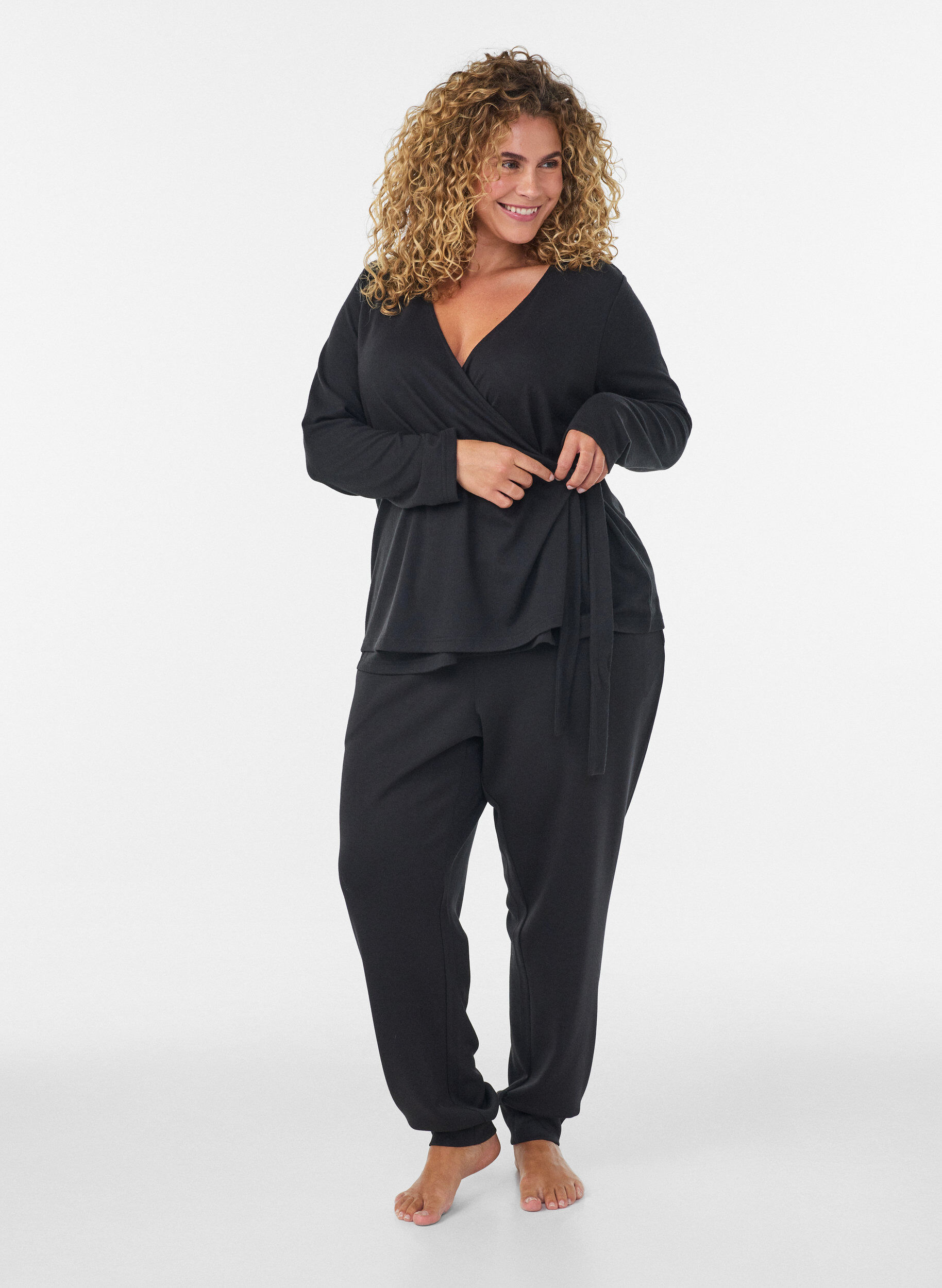 ZizziBluzka z dzianiny w stylu &bdquo;wrap&rdquo; zawiazywana na kokardke, Czarne, Model image number 4