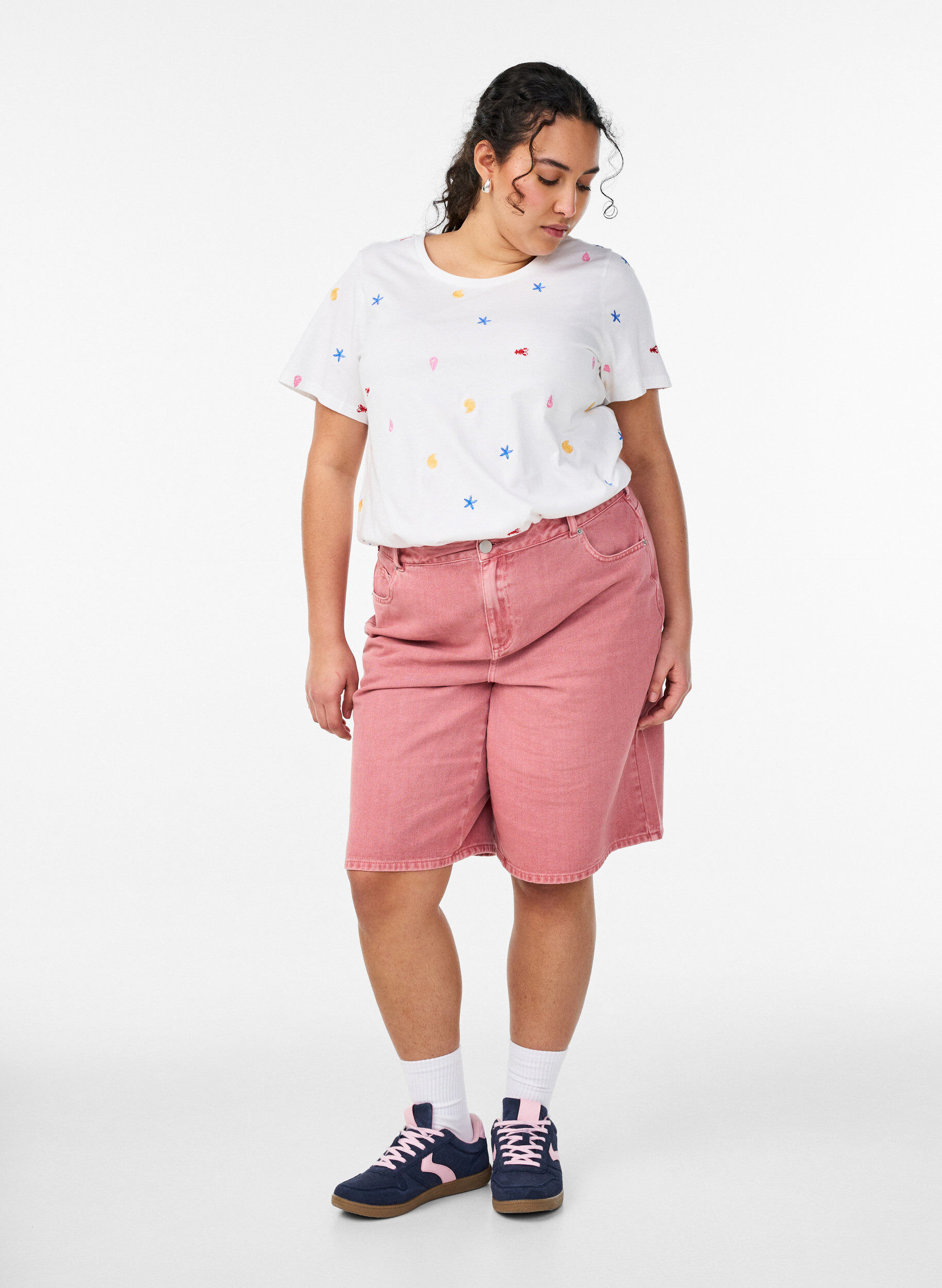 ZizziKoszulka z bawelny organicznej z haftowanymi motywami, Biały, Model image number 1