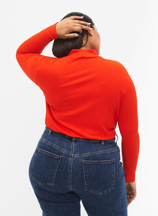 Dopasowana bluzka z wiskozy z wysokim dekoltem, Orange.com, Model image number 1