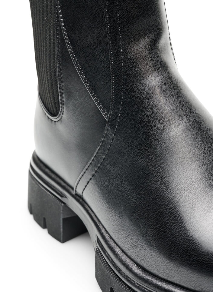 Buty Chelsea z grubejsza podeszwa i lam&oacute;wkami z ryflowanej gumy, Czarne, Packshot image number 2