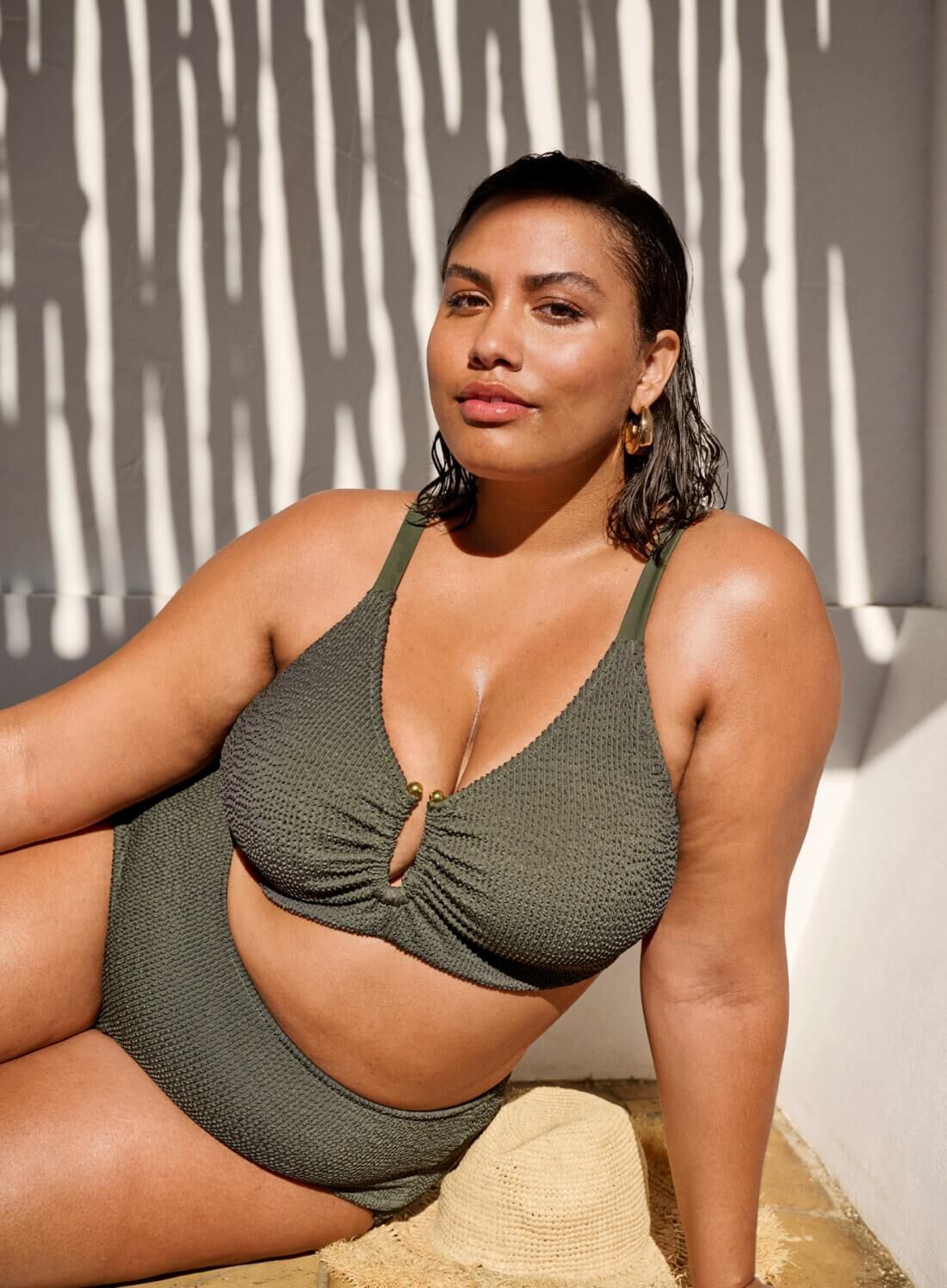 Bikini z fakturą i eleganckim detalem, , Model