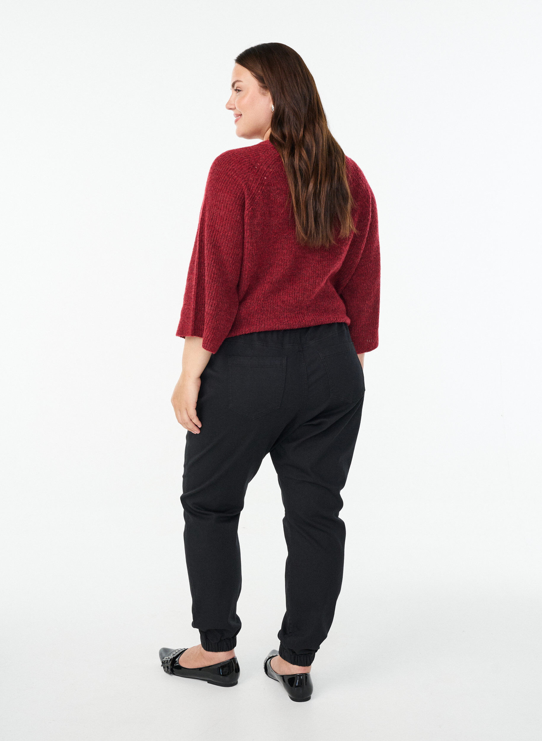 Zizzi Jeansowe joggery z kieszeniami, Czarne, Model image number 1