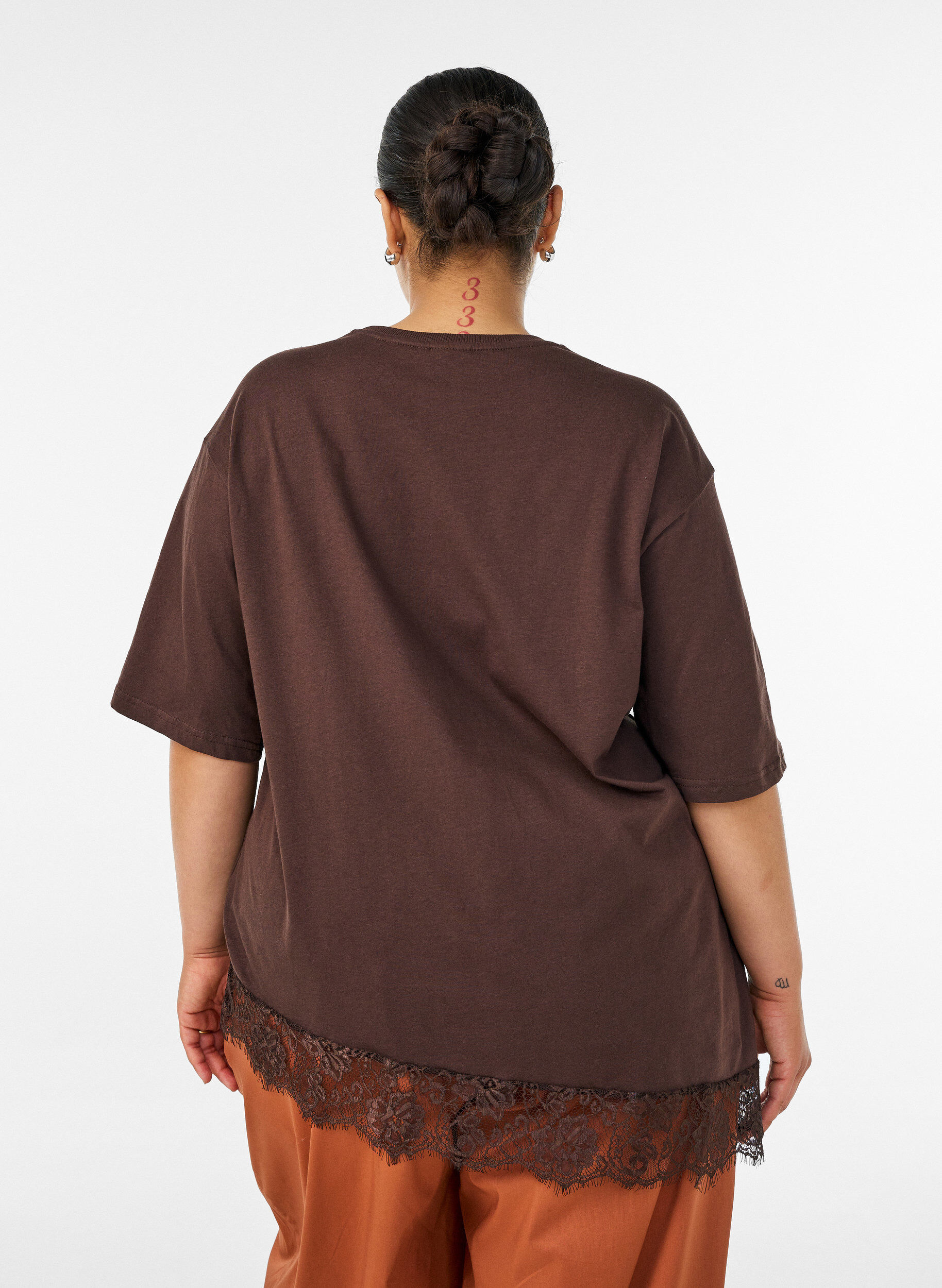 ZizziT-shirt z asymetrycznym koronkowym wykonczeniem, Brązowy, Model image number 2