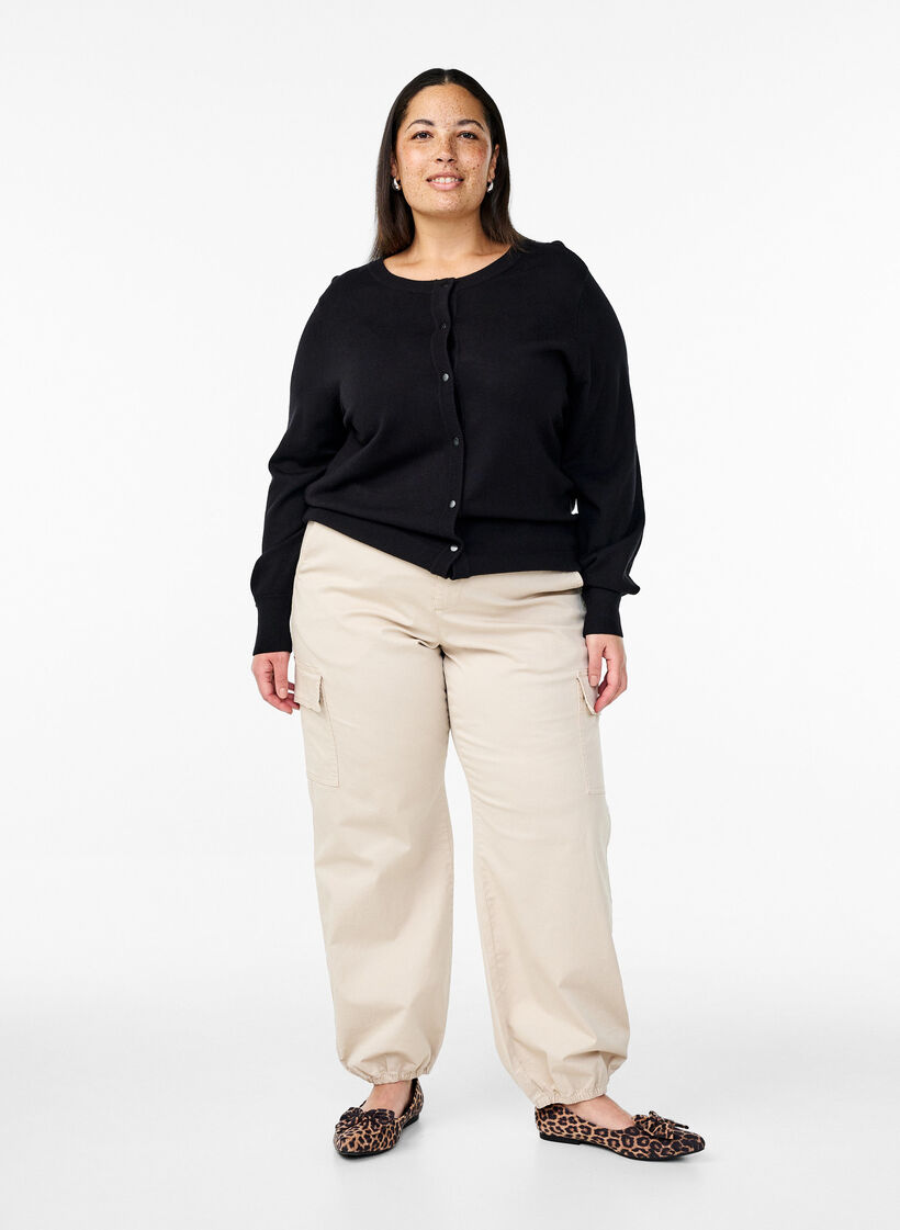 Dzianinowy kardigan z guzikami wykonany z mieszanki wiskozy, Black, Model image number 2