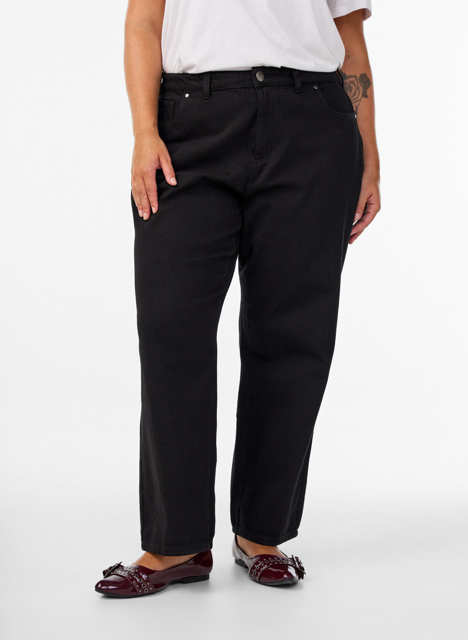 Zizzi Luzne jeansy o&nbsp;skr&oacute;conej dlugosci, Czarne, Model image number 2