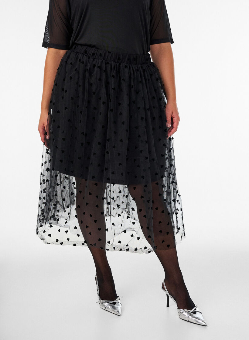 Tiulowa sp&oacute;dnica midi w serca, Czarne, Model image number 0
