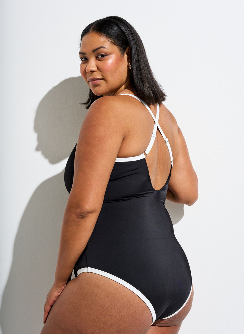 Sportowy kostium kapielowy z lam&oacute;wka i krzyzowanymi ramiaczkami, Czarne, Model image number 2