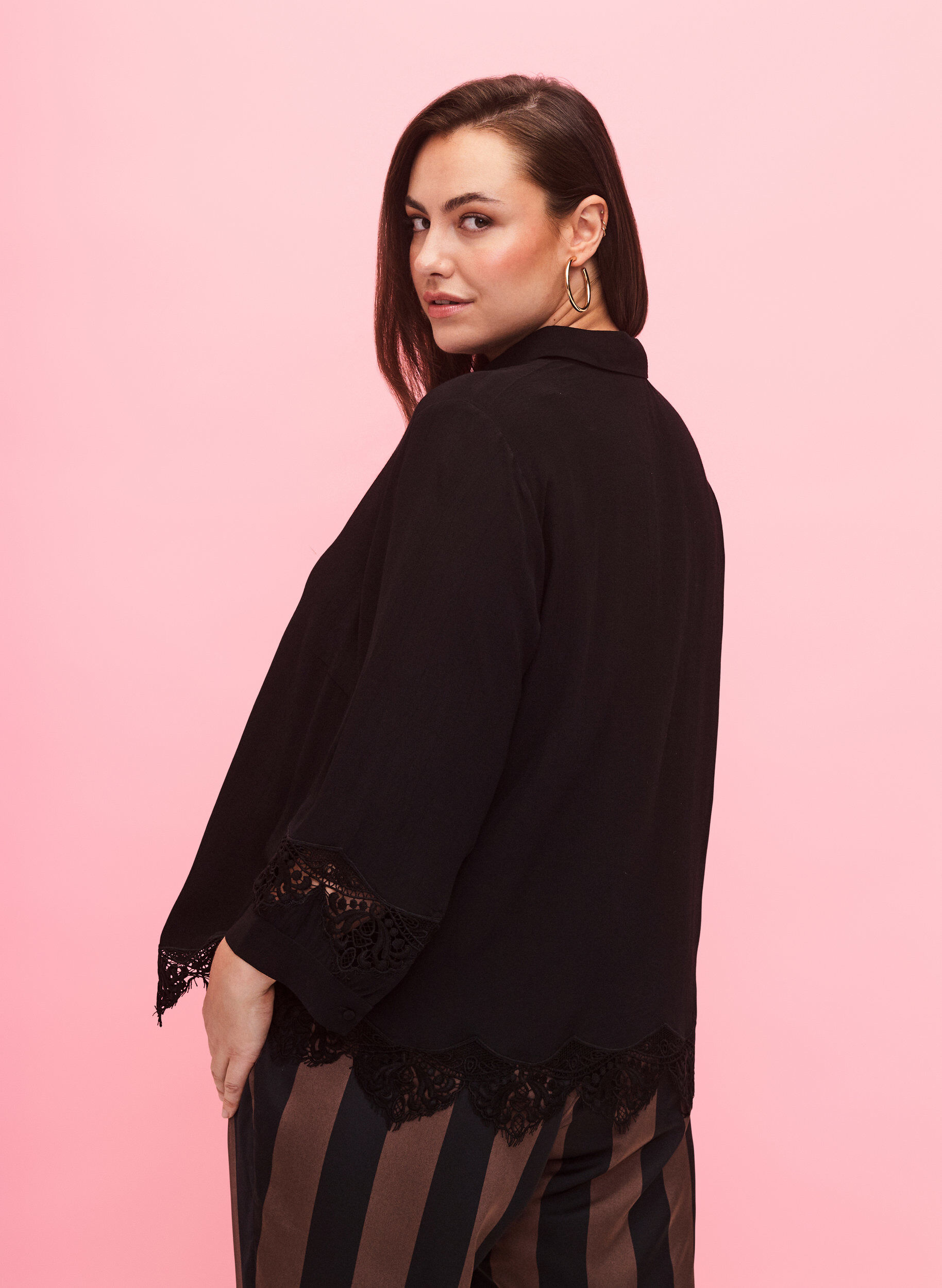 Zizzi Koszula z wiskozy z rekawami 3/4 i haftowanymi detalami, Black, Model image number 1