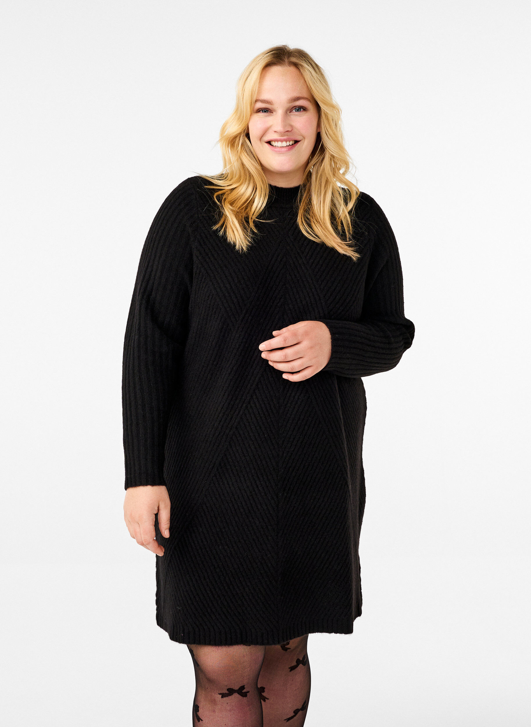 Zizzi Kr&oacute;tka sukienka w prazki z okraglym dekoltem, Black, Model image number 0