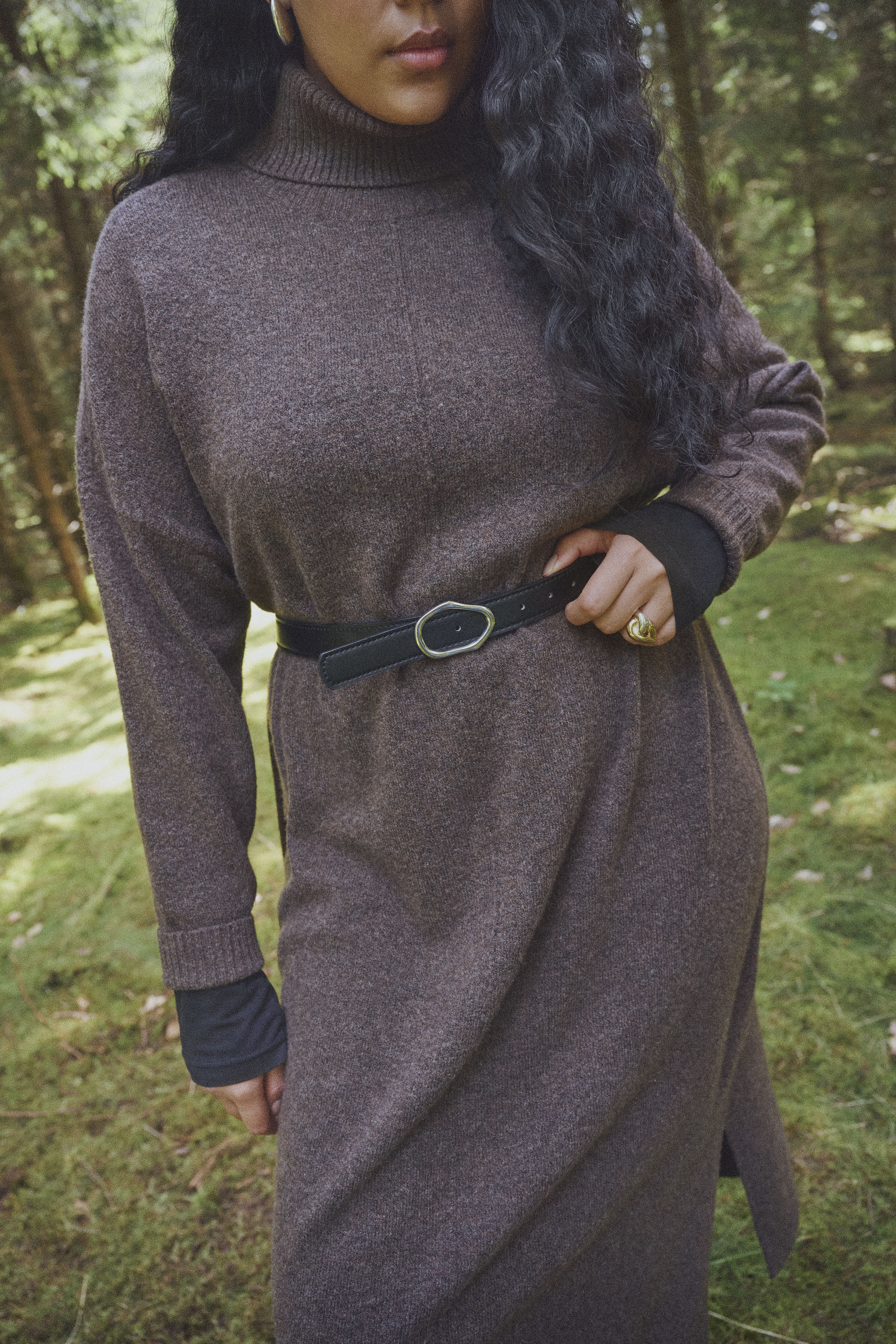 Naturalna elegancja w ziemistych tonacjach, , Model